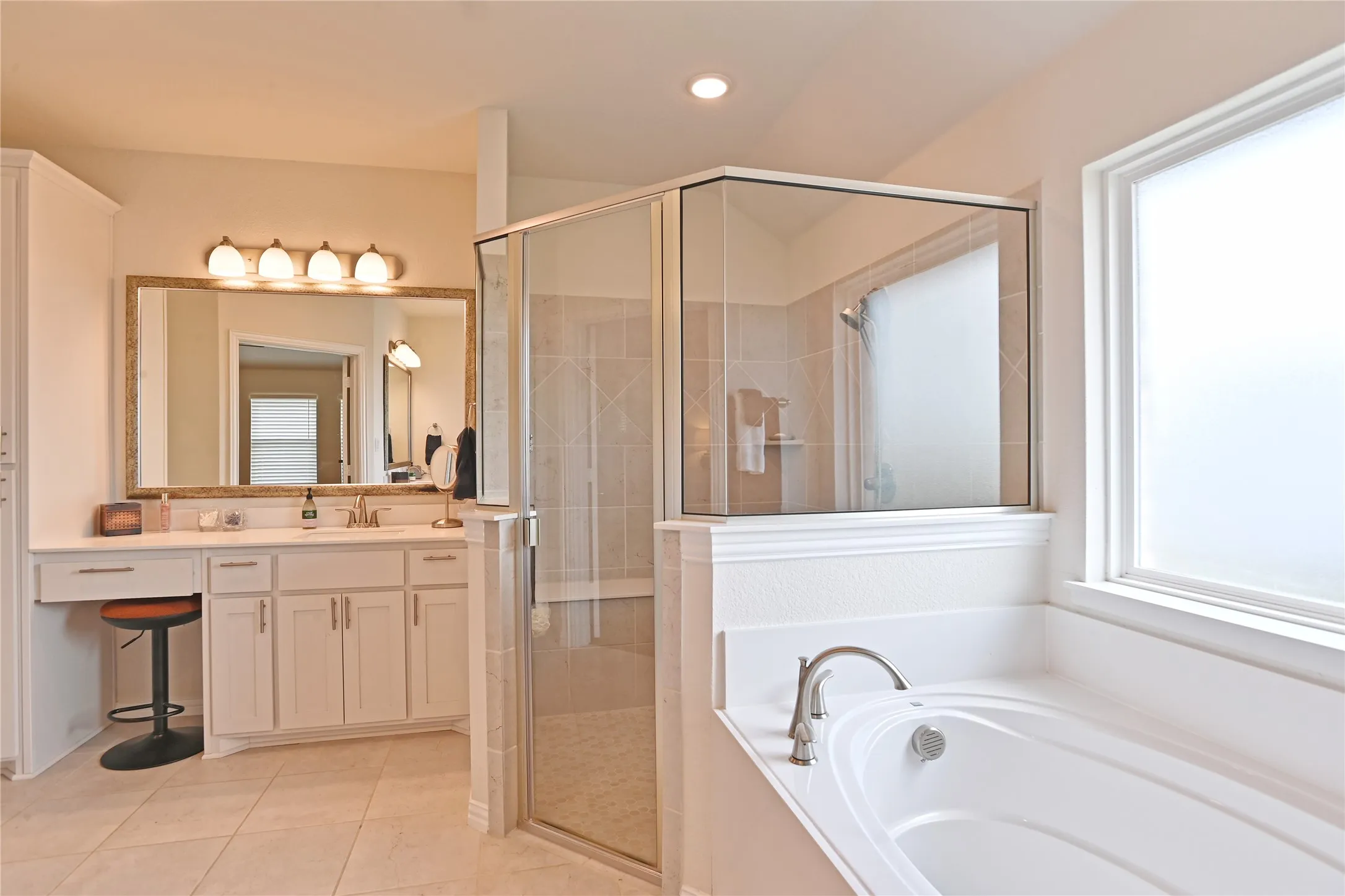 Single Family Residence For Sale in Denton County , 7409 Autumn Grove Lane, Ponder, Texas 76259, 4 Bedroom, 3 Bathroom, 3 Garage spaces, 2,719 Sqft, built in 2021, mls#21326973, Real Estate Agent in Ponder, Homes For Sale in Denton county, Homes For Sale in Ponder, Realtor in Ponder Texas, Real Estate Brokerage Independent Realty Texas, Luminita Cordes Realtor