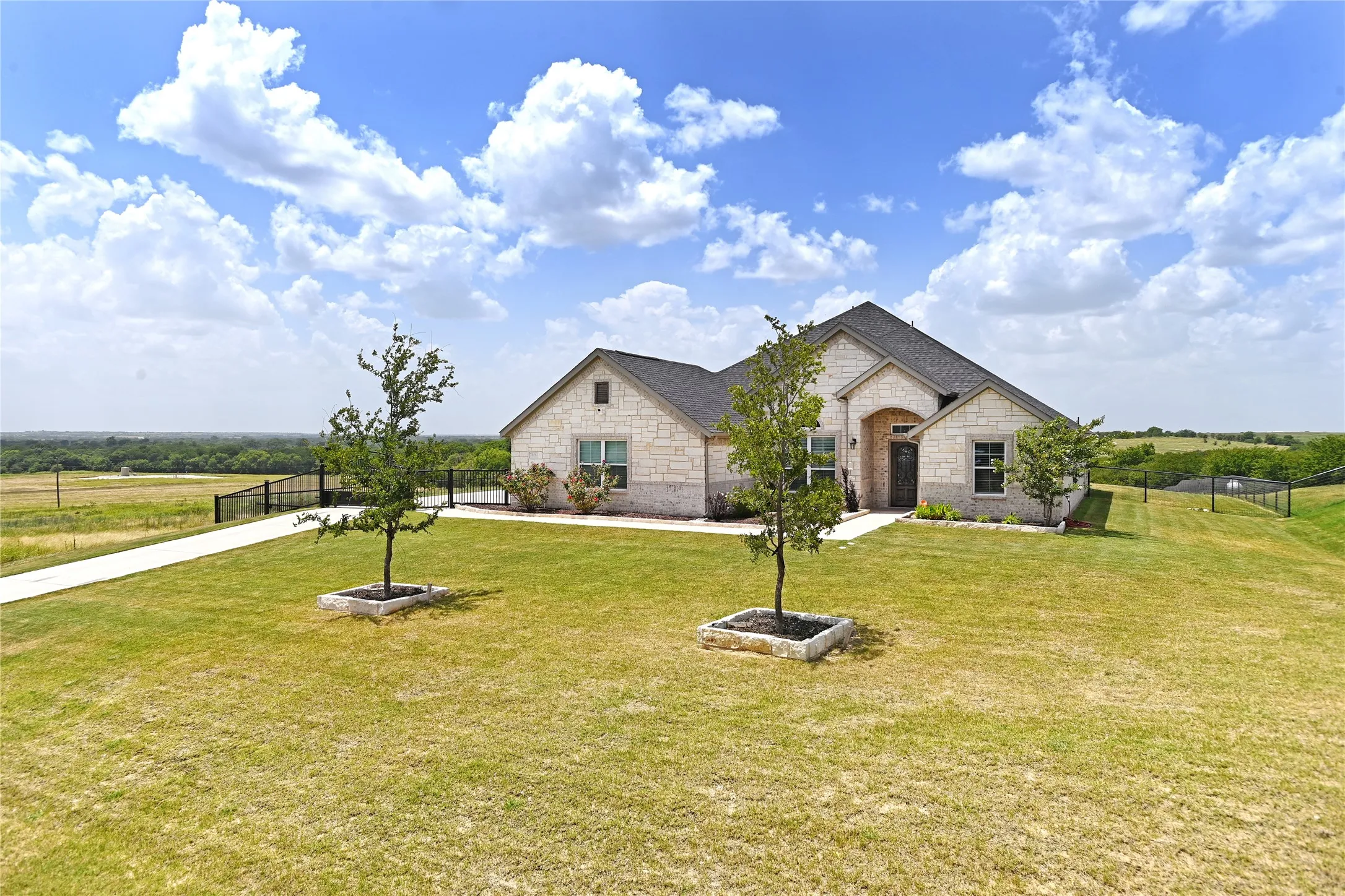 Single Family Residence For Sale in Denton County , 7409 Autumn Grove Lane, Ponder, Texas 76259, 4 Bedroom, 3 Bathroom, 3 Garage spaces, 2,719 Sqft, built in 2021, mls#21326973, Real Estate Agent in Ponder, Homes For Sale in Denton county, Homes For Sale in Ponder, Realtor in Ponder Texas, Real Estate Brokerage Independent Realty Texas, Luminita Cordes Realtor