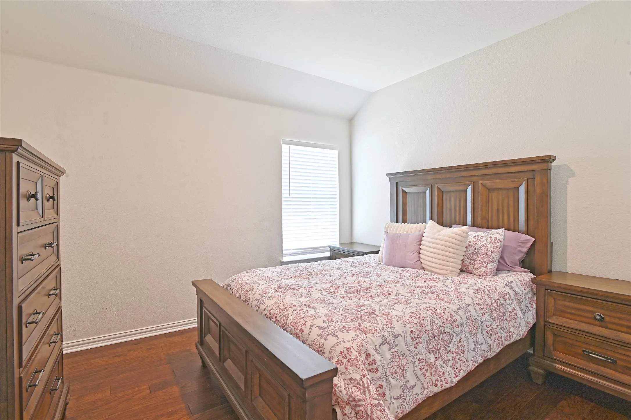 Single Family Residence For Sale in Denton County , 7409 Autumn Grove Lane, Ponder, Texas 76259, 4 Bedroom, 3 Bathroom, 3 Garage spaces, 2,719 Sqft, built in 2021, mls#21326973, Real Estate Agent in Ponder, Homes For Sale in Denton county, Homes For Sale in Ponder, Realtor in Ponder Texas, Real Estate Brokerage Independent Realty Texas, Luminita Cordes Realtor