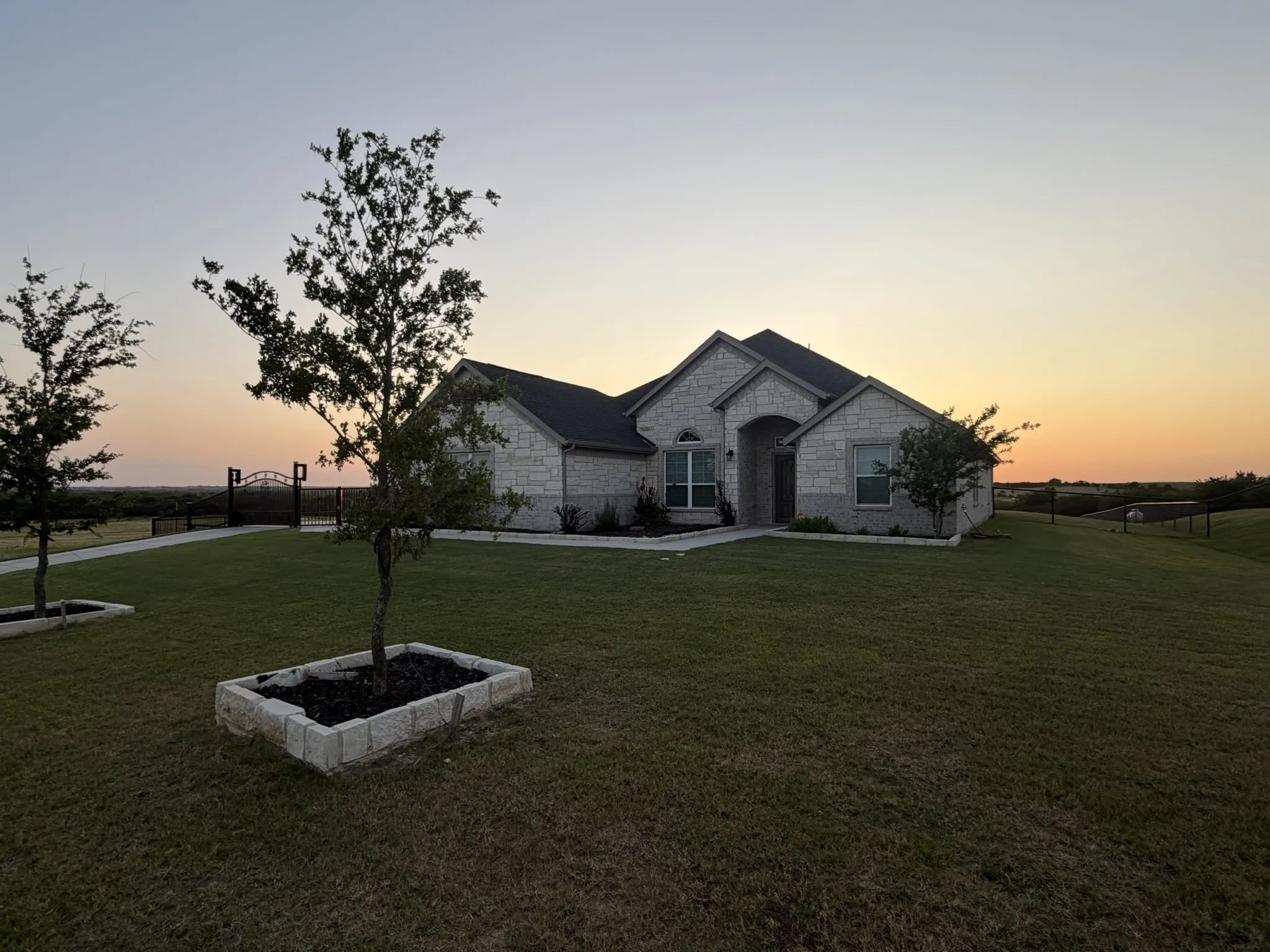 Single Family Residence For Sale in Denton County , 7409 Autumn Grove Lane, Ponder, Texas 76259, 4 Bedroom, 3 Bathroom, 3 Garage spaces, 2,719 Sqft, built in 2021, mls#21326973, Real Estate Agent in Ponder, Homes For Sale in Denton county, Homes For Sale in Ponder, Realtor in Ponder Texas, Real Estate Brokerage Independent Realty Texas, Luminita Cordes Realtor