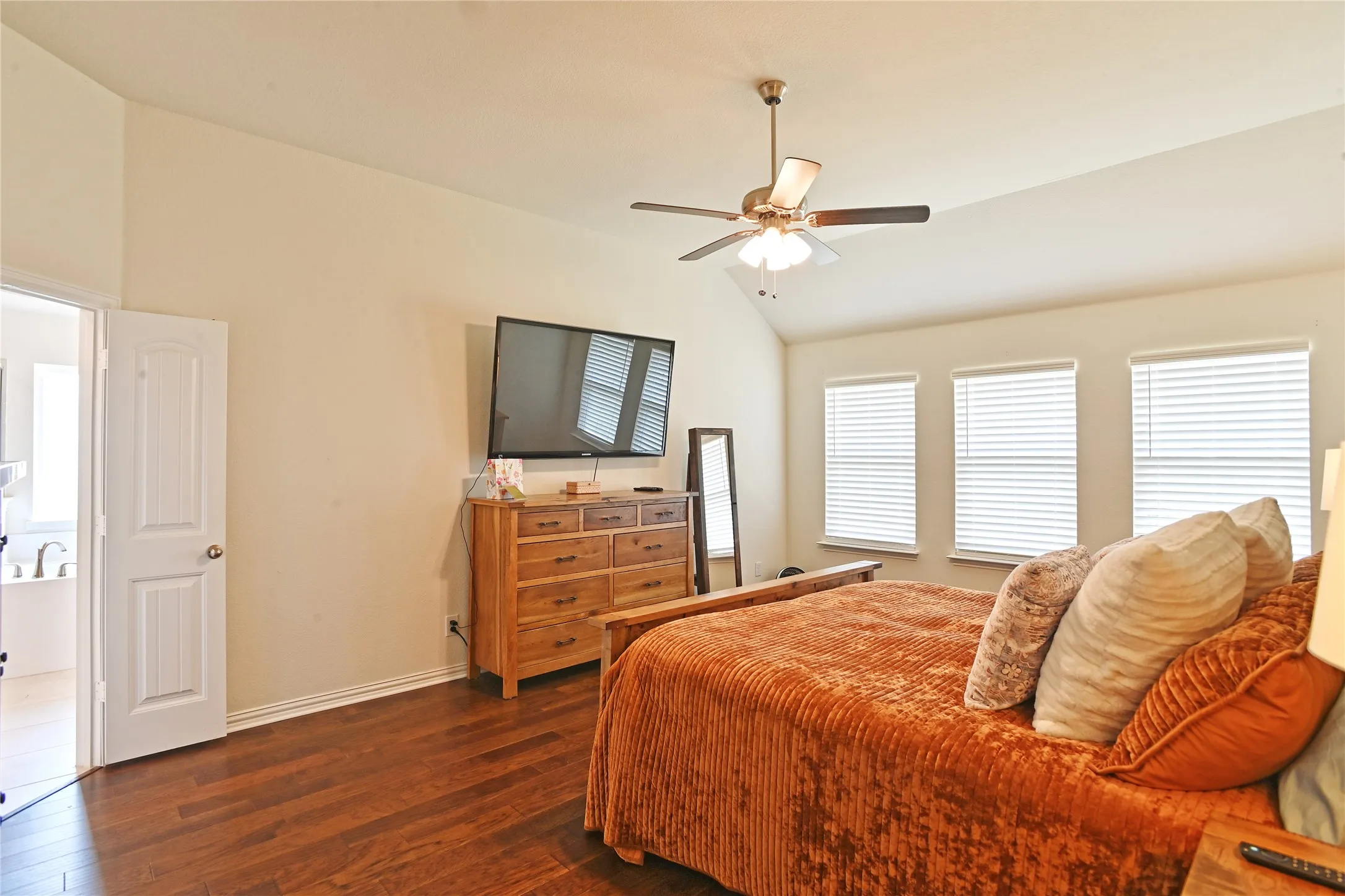 Single Family Residence For Sale in Denton County , 7409 Autumn Grove Lane, Ponder, Texas 76259, 4 Bedroom, 3 Bathroom, 3 Garage spaces, 2,719 Sqft, built in 2021, mls#21326973, Real Estate Agent in Ponder, Homes For Sale in Denton county, Homes For Sale in Ponder, Realtor in Ponder Texas, Real Estate Brokerage Independent Realty Texas, Luminita Cordes Realtor