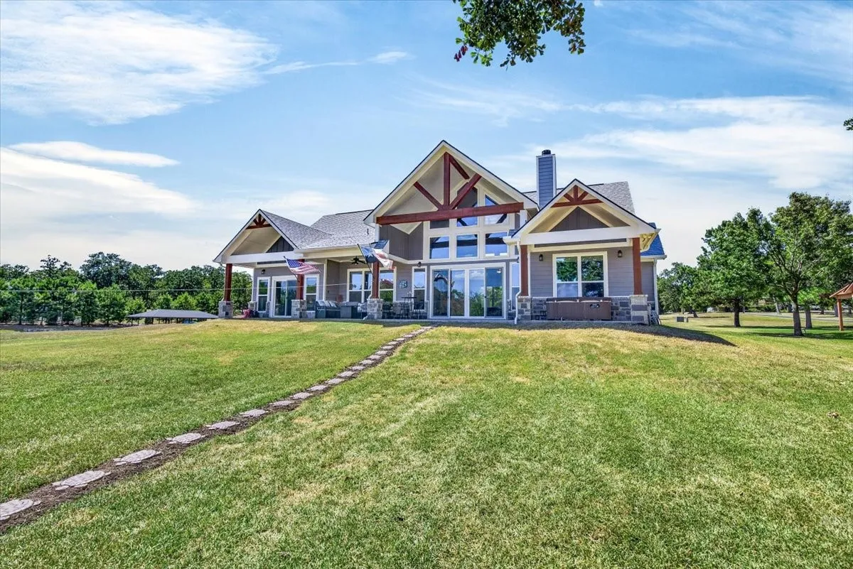 Single Family Residence For Sale in Henderson County , 14349 Goliad Drive, Log Cabin, Texas 75148, 3 Bedroom, 2 Bathroom, 2 Garage spaces, 2,246 Sqft, built in 2019, mls#21328397, Real Estate Agent in Log Cabin, Homes For Sale in Henderson county, Homes For Sale in Log Cabin, Realtor in Log Cabin Texas, Real Estate Brokerage Independent Realty Texas, Luminita Cordes Realtor
