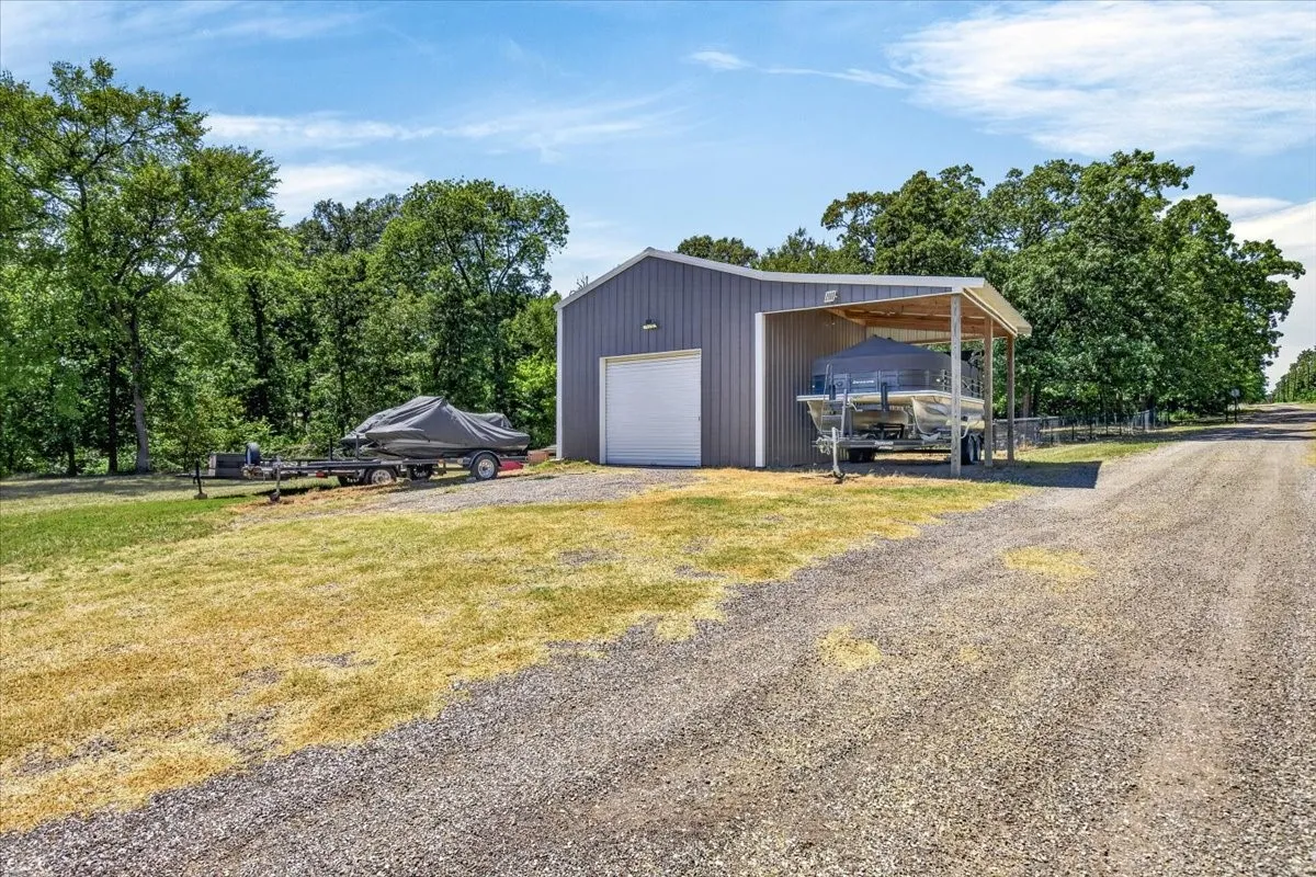 Single Family Residence For Sale in Henderson County , 14349 Goliad Drive, Log Cabin, Texas 75148, 3 Bedroom, 2 Bathroom, 2 Garage spaces, 2,246 Sqft, built in 2019, mls#21328397, Real Estate Agent in Log Cabin, Homes For Sale in Henderson county, Homes For Sale in Log Cabin, Realtor in Log Cabin Texas, Real Estate Brokerage Independent Realty Texas, Luminita Cordes Realtor