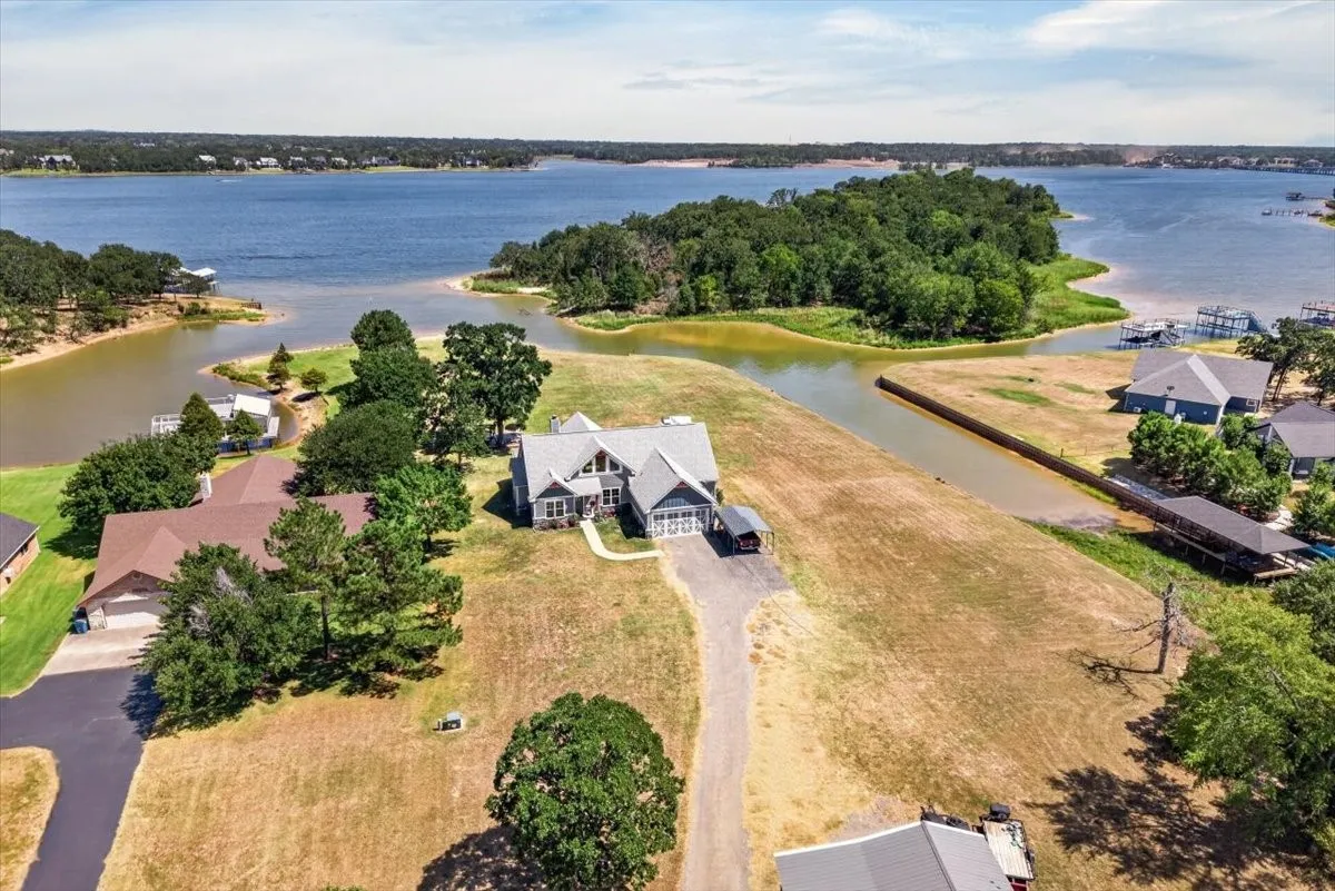 Single Family Residence For Sale in Henderson County , 14349 Goliad Drive, Log Cabin, Texas 75148, 3 Bedroom, 2 Bathroom, 2 Garage spaces, 2,246 Sqft, built in 2019, mls#21328397, Real Estate Agent in Log Cabin, Homes For Sale in Henderson county, Homes For Sale in Log Cabin, Realtor in Log Cabin Texas, Real Estate Brokerage Independent Realty Texas, Luminita Cordes Realtor