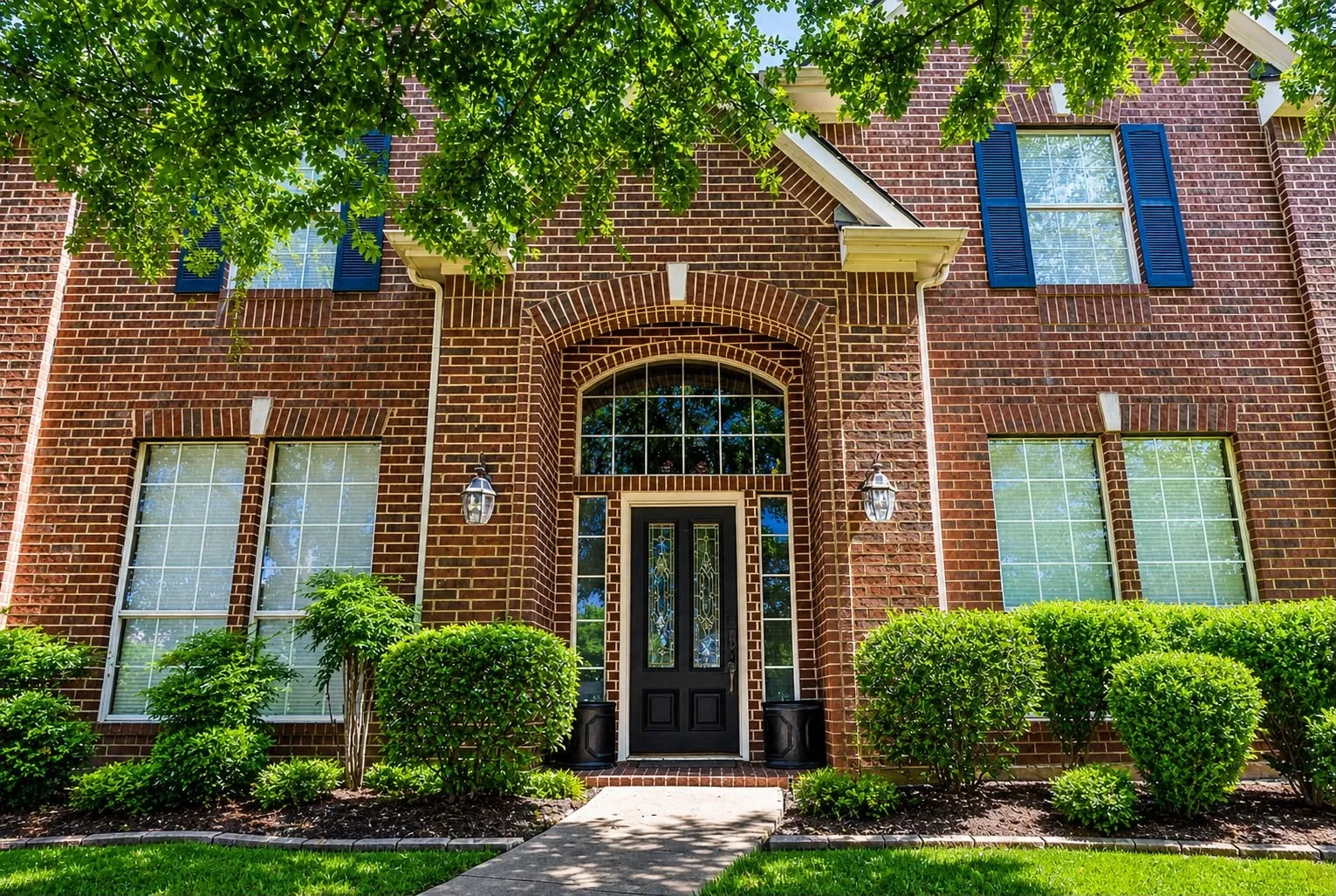 Single Family Residence For Sale in Dallas County , 311 Melshire Street, Sunnyvale, Texas 75182, 4 Bedrooms, 3 Bathrooms, 2 Garage spaces, 3,124 Sqft, built in 1999, Price $470,000, mls#21328218, Real Estate Agent in Sunnyvale, Homes For Sale in Dallas county, Homes For Sale in Sunnyvale, Realtor in Sunnyvale Texas, Real Estate Brokerage Independent Realty Texas, Luminita Cordes Realtor