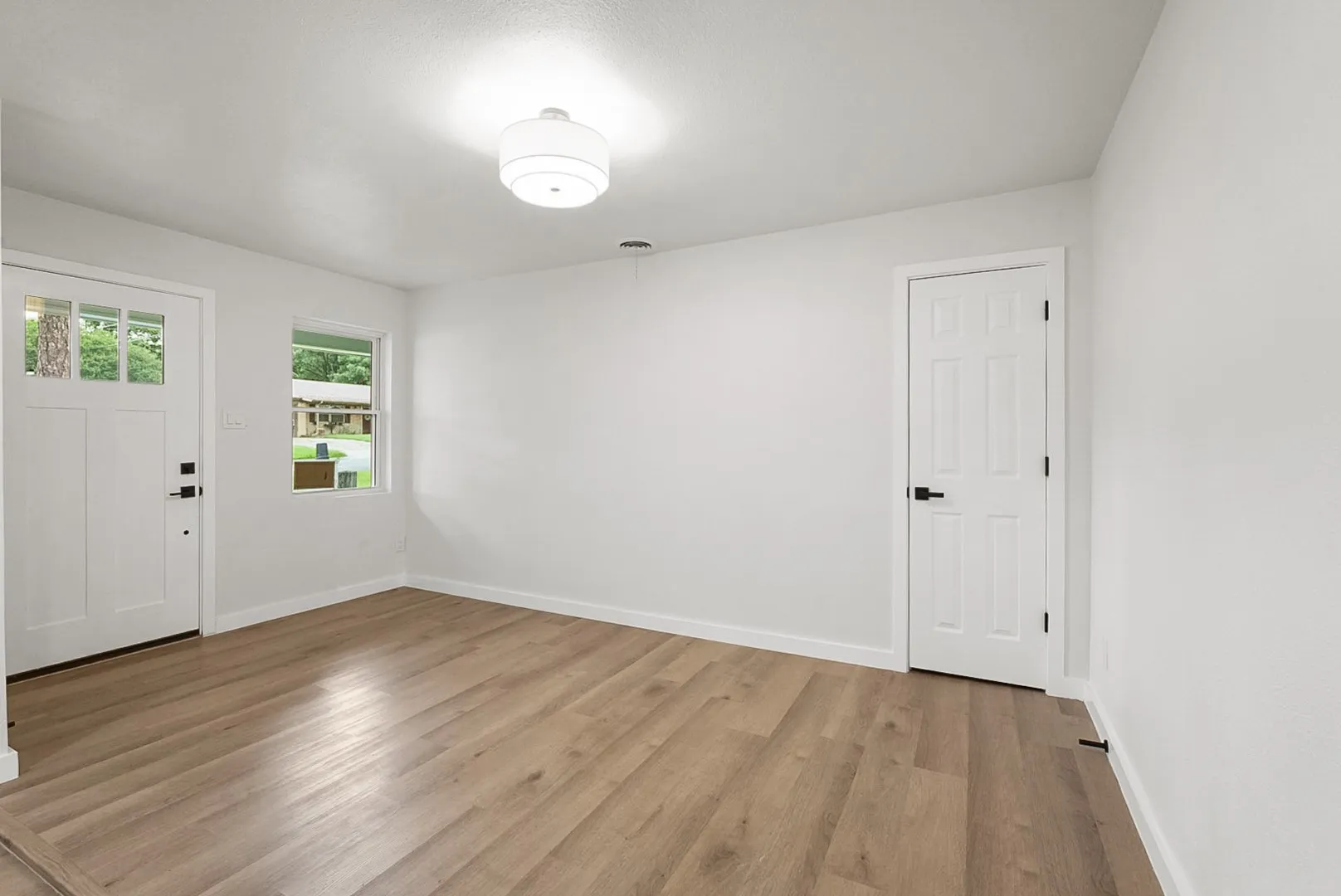 Single Family Residence For Sale in Tarrant County , 861 Woodcrest Drive, Hurst, Texas 76053, 3 Bedroom, 2 Bathroom, Garage spaces, 1,920 Sqft, built in 1963, mls#21327159, Real Estate Agent in Hurst, Homes For Sale in Tarrant county, Homes For Sale in Hurst, Realtor in Hurst Texas, Real Estate Brokerage Independent Realty Texas, Luminita Cordes Realtor