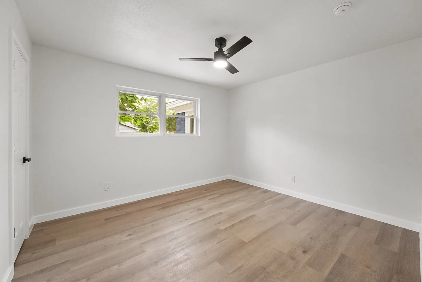 Single Family Residence For Sale in Tarrant County , 861 Woodcrest Drive, Hurst, Texas 76053, 3 Bedroom, 2 Bathroom, Garage spaces, 1,920 Sqft, built in 1963, mls#21327159, Real Estate Agent in Hurst, Homes For Sale in Tarrant county, Homes For Sale in Hurst, Realtor in Hurst Texas, Real Estate Brokerage Independent Realty Texas, Luminita Cordes Realtor