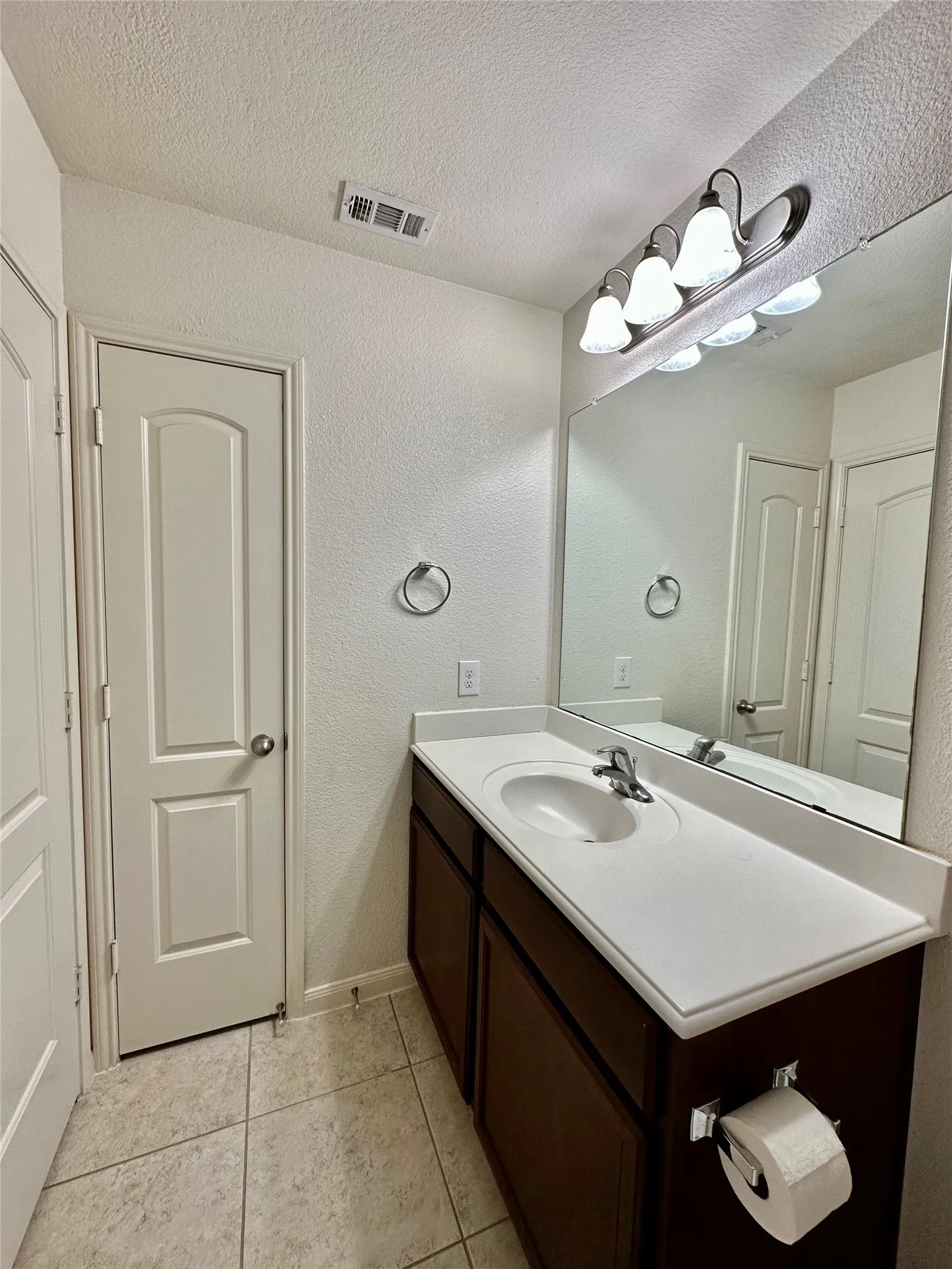 Single Family Residence For Sale in Kaufman County , 6010 Determine Lane, Forney, Texas 75126, 3 Bedroom, 2 Bathroom, 2 Garage spaces, 1,266 Sqft, built in 2022, Price $225,000, mls#21328401, Real Estate Agent in Forney, Homes For Sale in Kaufman county, Homes For Sale in Forney, Realtor in Forney Texas, Real Estate Brokerage Independent Realty Texas, Luminita Cordes Realtor