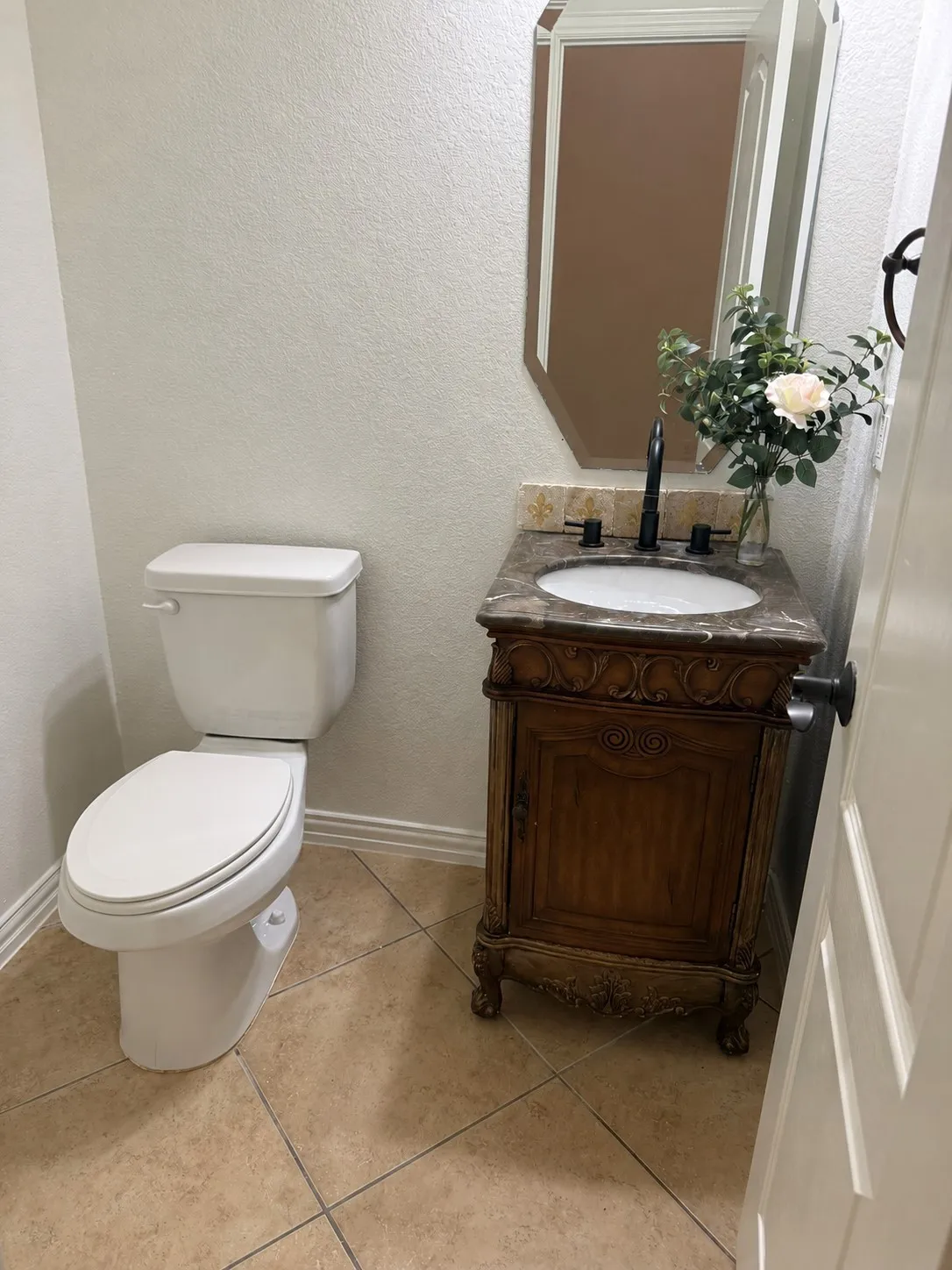 Down stairs guest restroom