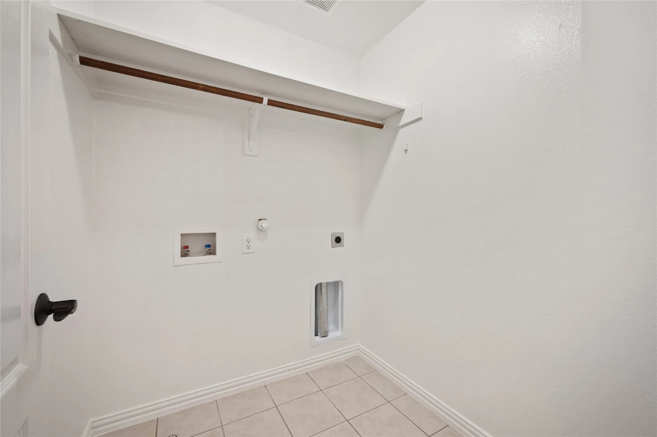 Townhouse For Sale in Denton County , 2661 Jacobson Drive, Lewisville, Texas 75067, 3 Bedroom, 3 Bathroom, 2 Garage spaces, 1,812 Sqft, built in 2009, mls#21326850, Real Estate Agent in Lewisville, Homes For Sale in Denton county, Homes For Sale in Lewisville, Realtor in Lewisville Texas, Real Estate Brokerage Independent Realty Texas, Luminita Cordes Realtor