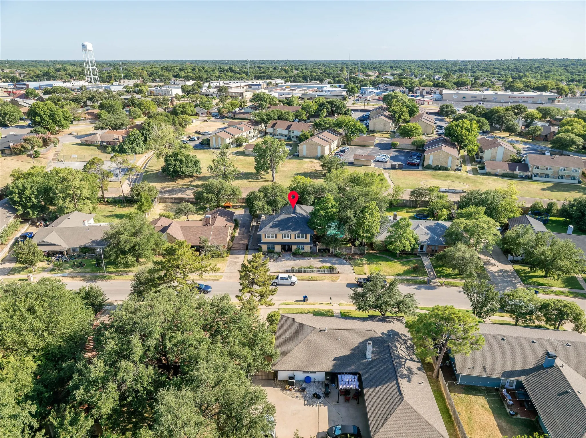 Single Family Residence For Sale in Tarrant County , 3410 Country Club Road, Pantego, Texas 76013, 5 Bedroom, 4 Bathroom, 3 Garage spaces, 3,384 Sqft, built in 1969, mls#21327801, Real Estate Agent in Pantego, Homes For Sale in Tarrant county, Homes For Sale in Pantego, Realtor in Pantego Texas, Real Estate Brokerage Independent Realty Texas, Luminita Cordes Realtor