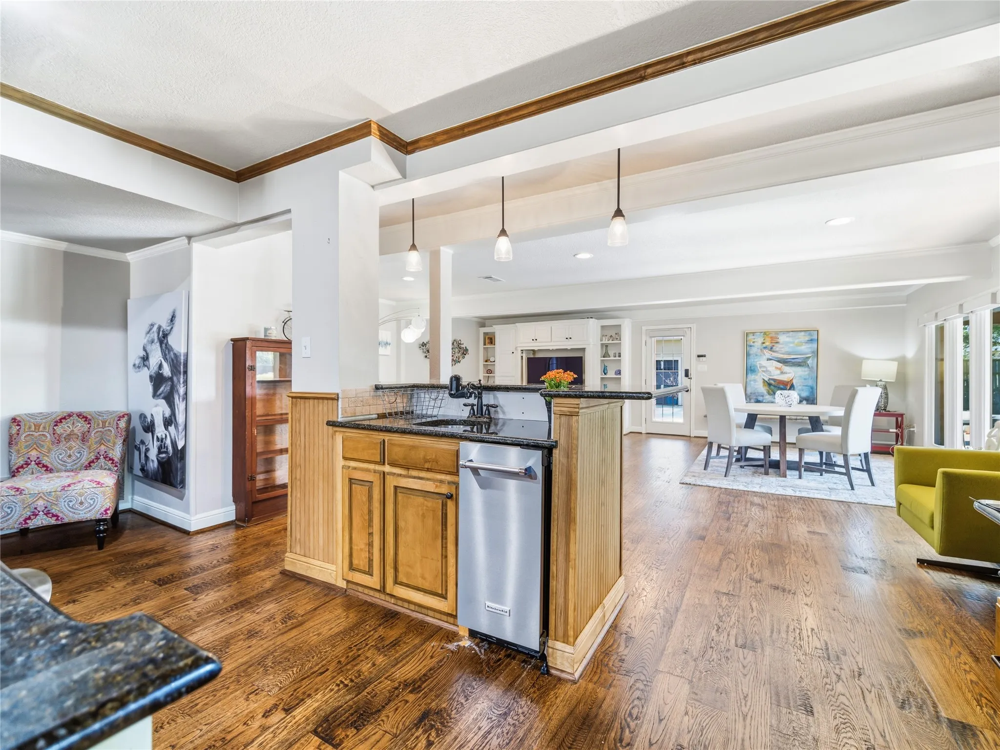 Single Family Residence For Sale in Tarrant County , 3410 Country Club Road, Pantego, Texas 76013, 5 Bedroom, 4 Bathroom, 3 Garage spaces, 3,384 Sqft, built in 1969, mls#21327801, Real Estate Agent in Pantego, Homes For Sale in Tarrant county, Homes For Sale in Pantego, Realtor in Pantego Texas, Real Estate Brokerage Independent Realty Texas, Luminita Cordes Realtor