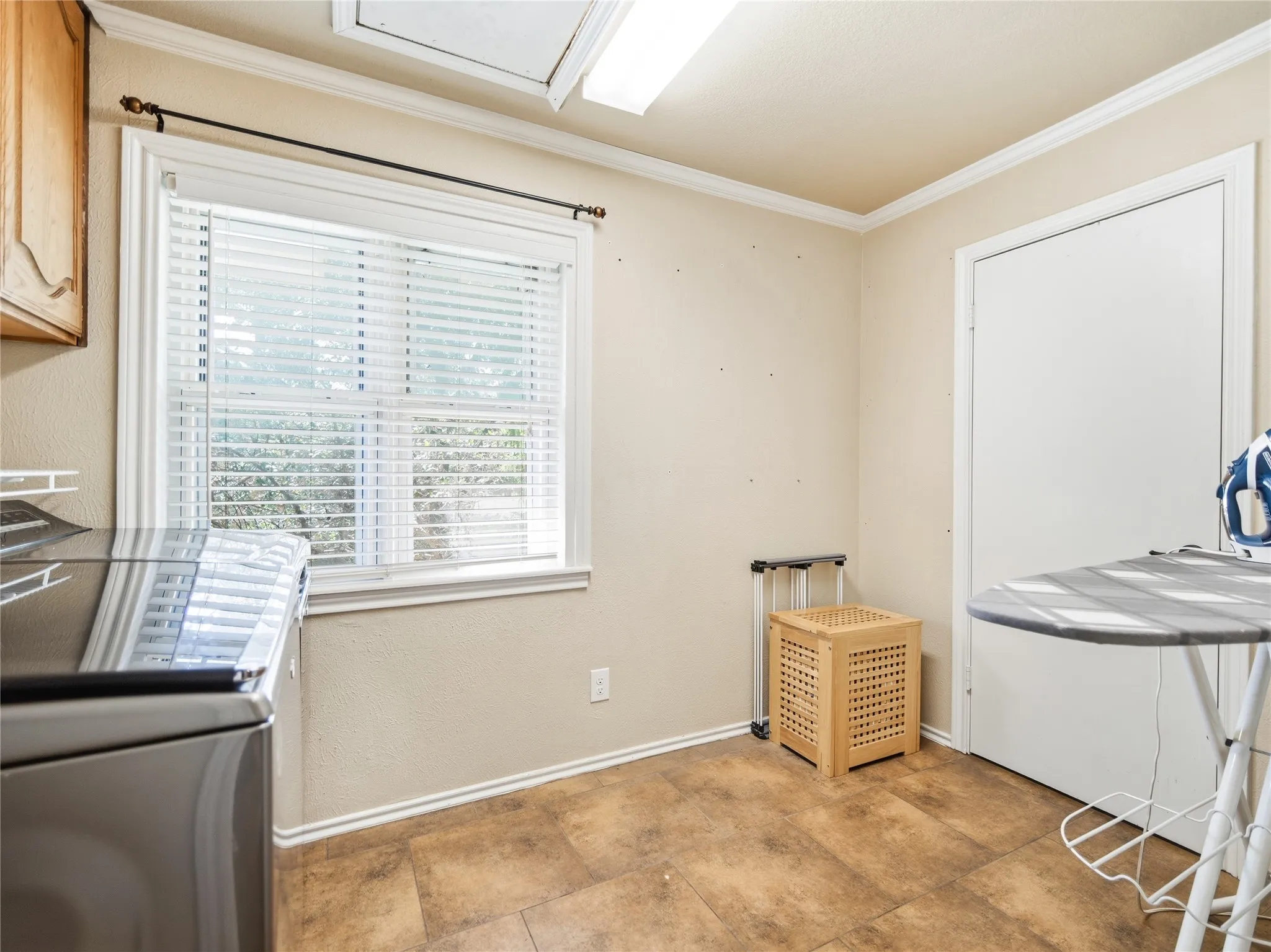 Single Family Residence For Sale in Tarrant County , 3410 Country Club Road, Pantego, Texas 76013, 5 Bedroom, 4 Bathroom, 3 Garage spaces, 3,384 Sqft, built in 1969, mls#21327801, Real Estate Agent in Pantego, Homes For Sale in Tarrant county, Homes For Sale in Pantego, Realtor in Pantego Texas, Real Estate Brokerage Independent Realty Texas, Luminita Cordes Realtor
