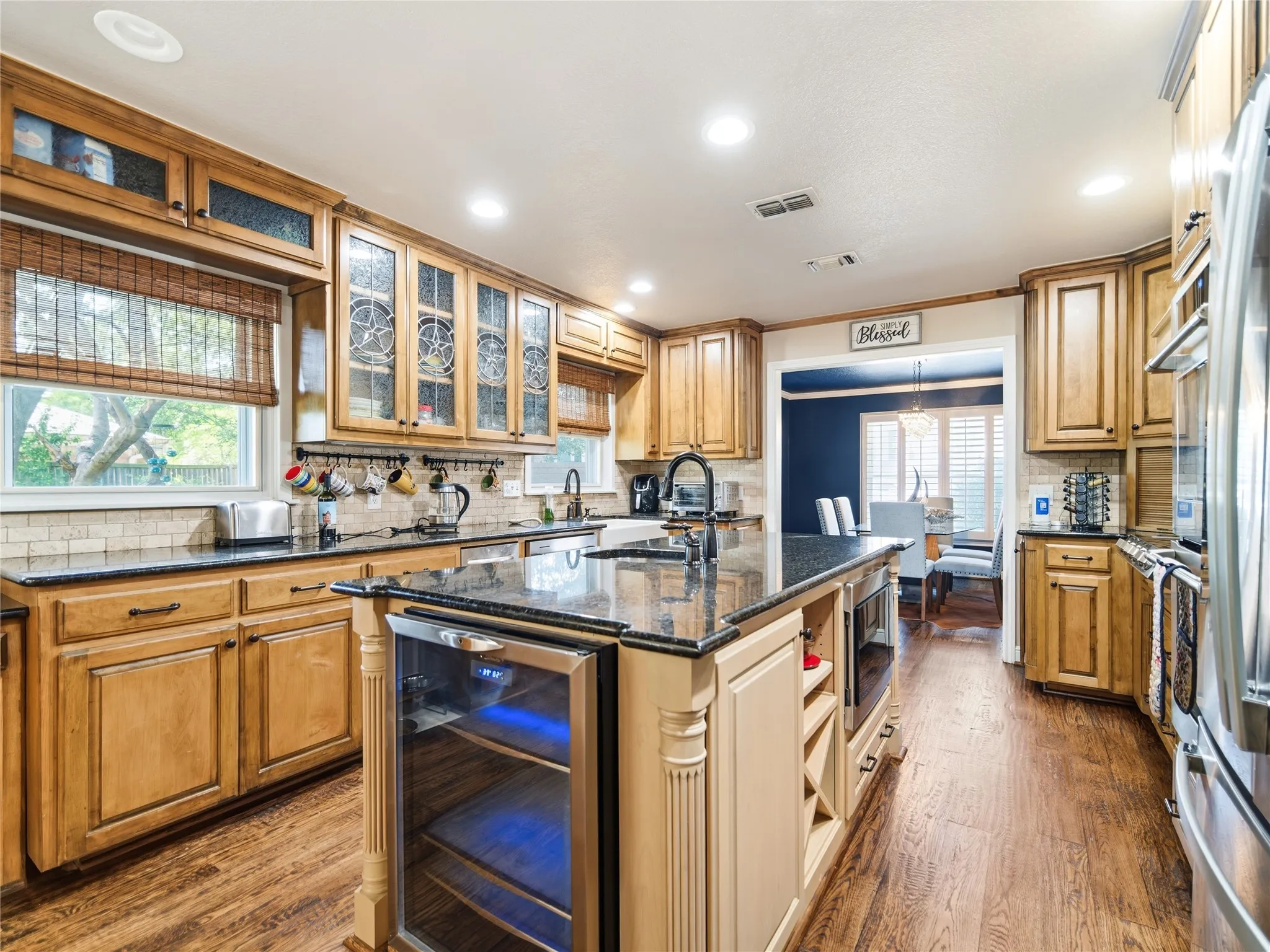 Single Family Residence For Sale in Tarrant County , 3410 Country Club Road, Pantego, Texas 76013, 5 Bedroom, 4 Bathroom, 3 Garage spaces, 3,384 Sqft, built in 1969, mls#21327801, Real Estate Agent in Pantego, Homes For Sale in Tarrant county, Homes For Sale in Pantego, Realtor in Pantego Texas, Real Estate Brokerage Independent Realty Texas, Luminita Cordes Realtor