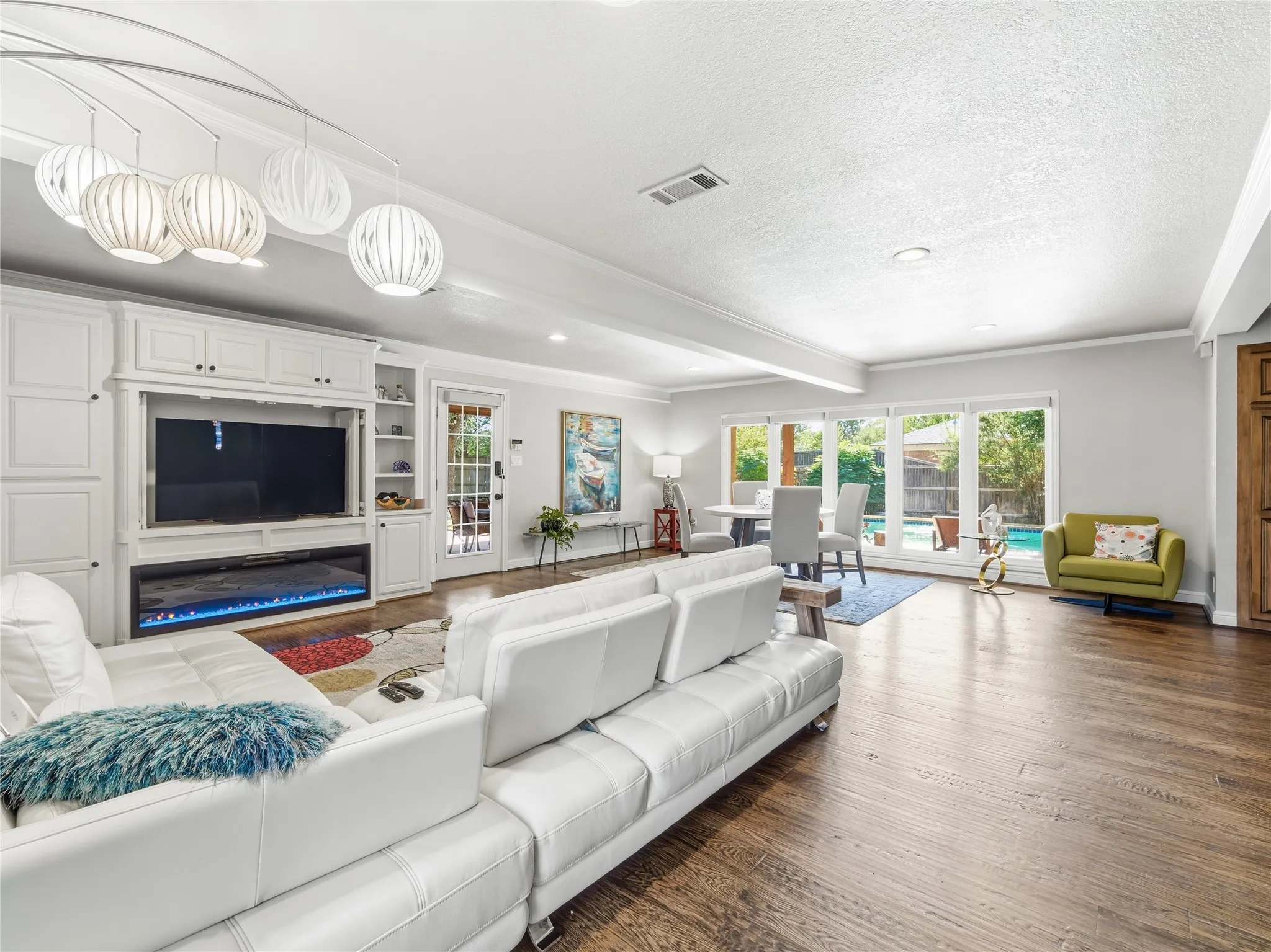 Single Family Residence For Sale in Tarrant County , 3410 Country Club Road, Pantego, Texas 76013, 5 Bedroom, 4 Bathroom, 3 Garage spaces, 3,384 Sqft, built in 1969, mls#21327801, Real Estate Agent in Pantego, Homes For Sale in Tarrant county, Homes For Sale in Pantego, Realtor in Pantego Texas, Real Estate Brokerage Independent Realty Texas, Luminita Cordes Realtor