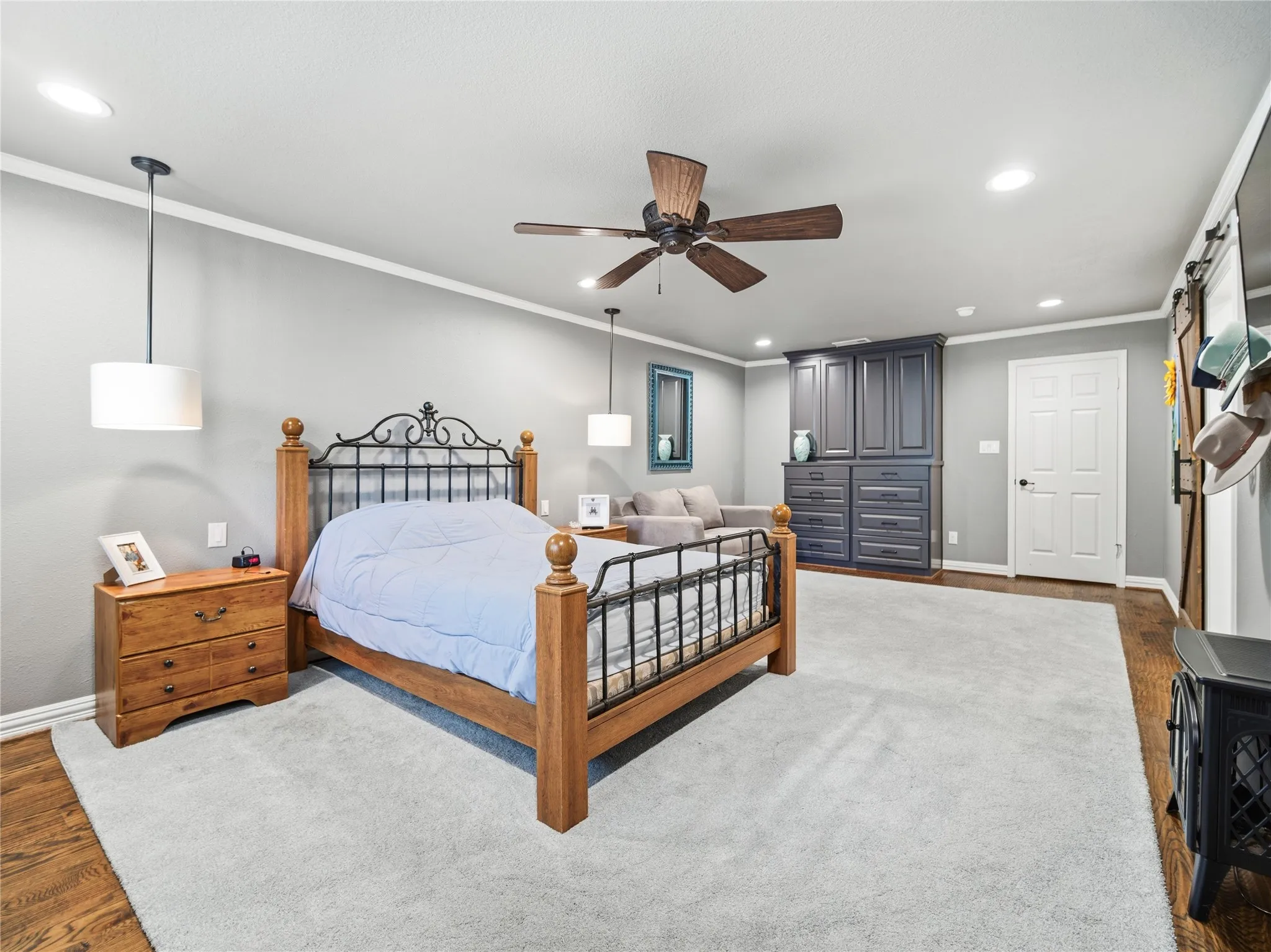 Single Family Residence For Sale in Tarrant County , 3410 Country Club Road, Pantego, Texas 76013, 5 Bedroom, 4 Bathroom, 3 Garage spaces, 3,384 Sqft, built in 1969, mls#21327801, Real Estate Agent in Pantego, Homes For Sale in Tarrant county, Homes For Sale in Pantego, Realtor in Pantego Texas, Real Estate Brokerage Independent Realty Texas, Luminita Cordes Realtor