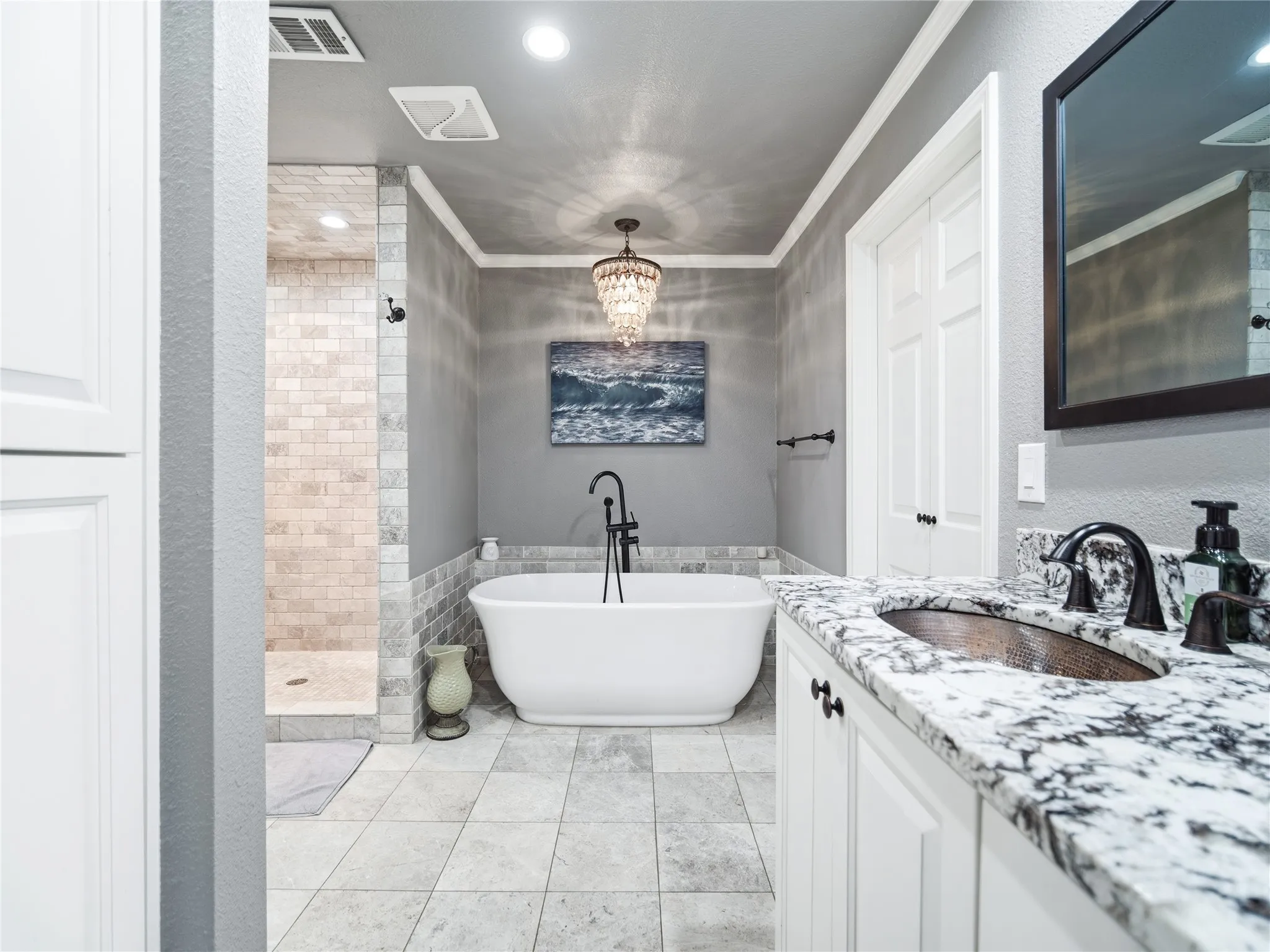 Single Family Residence For Sale in Tarrant County , 3410 Country Club Road, Pantego, Texas 76013, 5 Bedroom, 4 Bathroom, 3 Garage spaces, 3,384 Sqft, built in 1969, mls#21327801, Real Estate Agent in Pantego, Homes For Sale in Tarrant county, Homes For Sale in Pantego, Realtor in Pantego Texas, Real Estate Brokerage Independent Realty Texas, Luminita Cordes Realtor