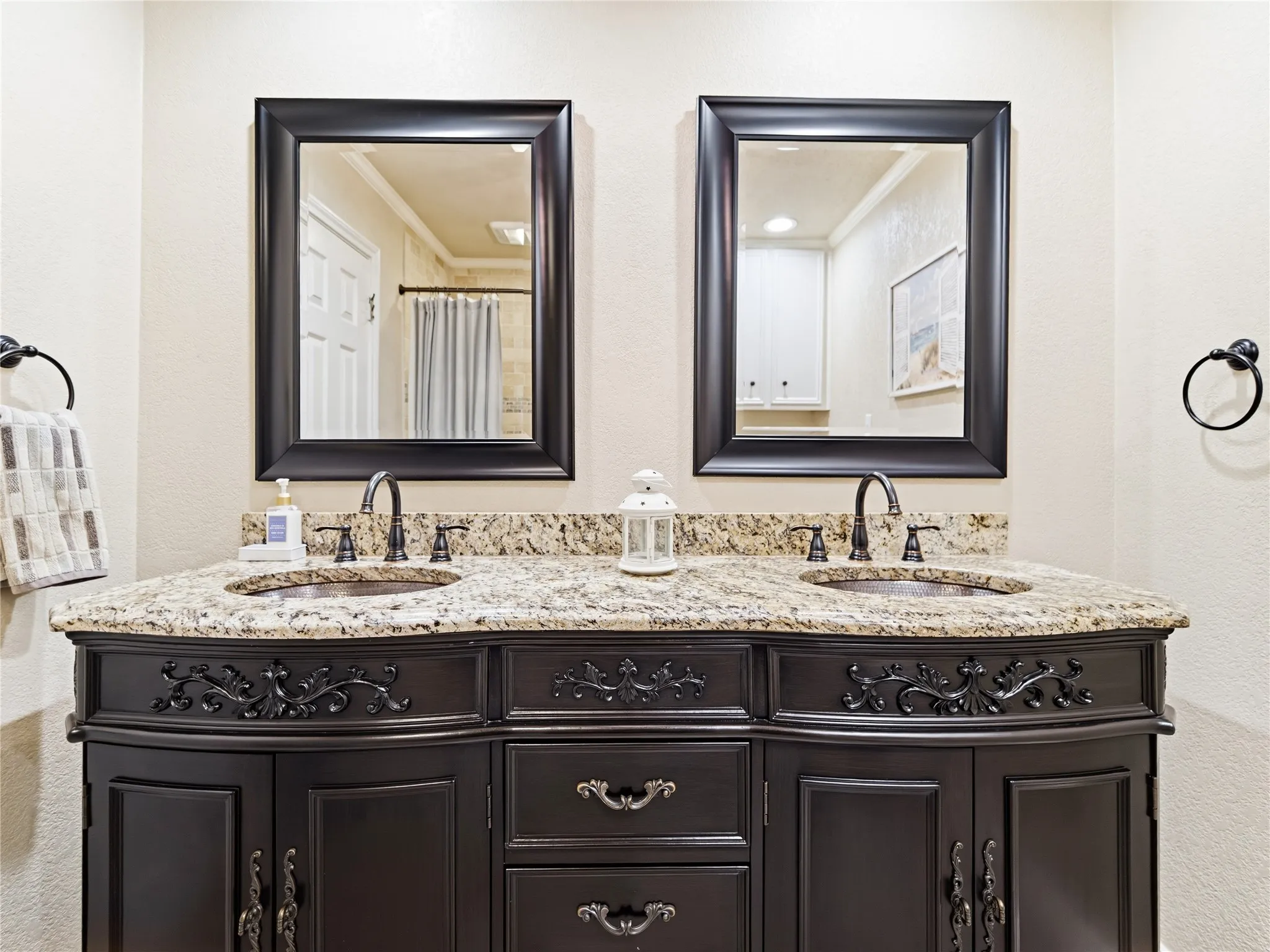 Single Family Residence For Sale in Tarrant County , 3410 Country Club Road, Pantego, Texas 76013, 5 Bedroom, 4 Bathroom, 3 Garage spaces, 3,384 Sqft, built in 1969, mls#21327801, Real Estate Agent in Pantego, Homes For Sale in Tarrant county, Homes For Sale in Pantego, Realtor in Pantego Texas, Real Estate Brokerage Independent Realty Texas, Luminita Cordes Realtor