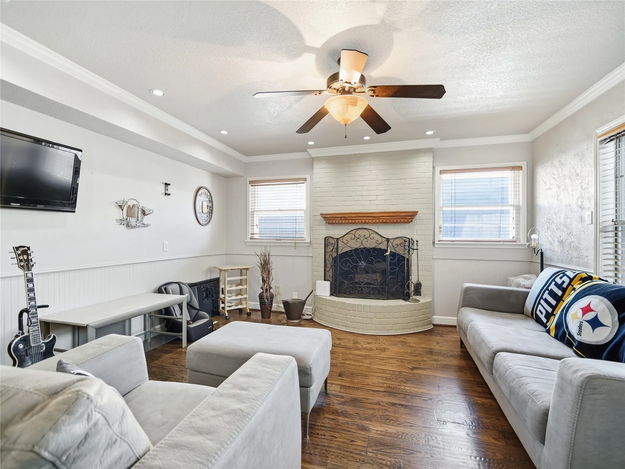 Single Family Residence For Sale in Tarrant County , 3410 Country Club Road, Pantego, Texas 76013, 5 Bedroom, 4 Bathroom, 3 Garage spaces, 3,384 Sqft, built in 1969, mls#21327801, Real Estate Agent in Pantego, Homes For Sale in Tarrant county, Homes For Sale in Pantego, Realtor in Pantego Texas, Real Estate Brokerage Independent Realty Texas, Luminita Cordes Realtor