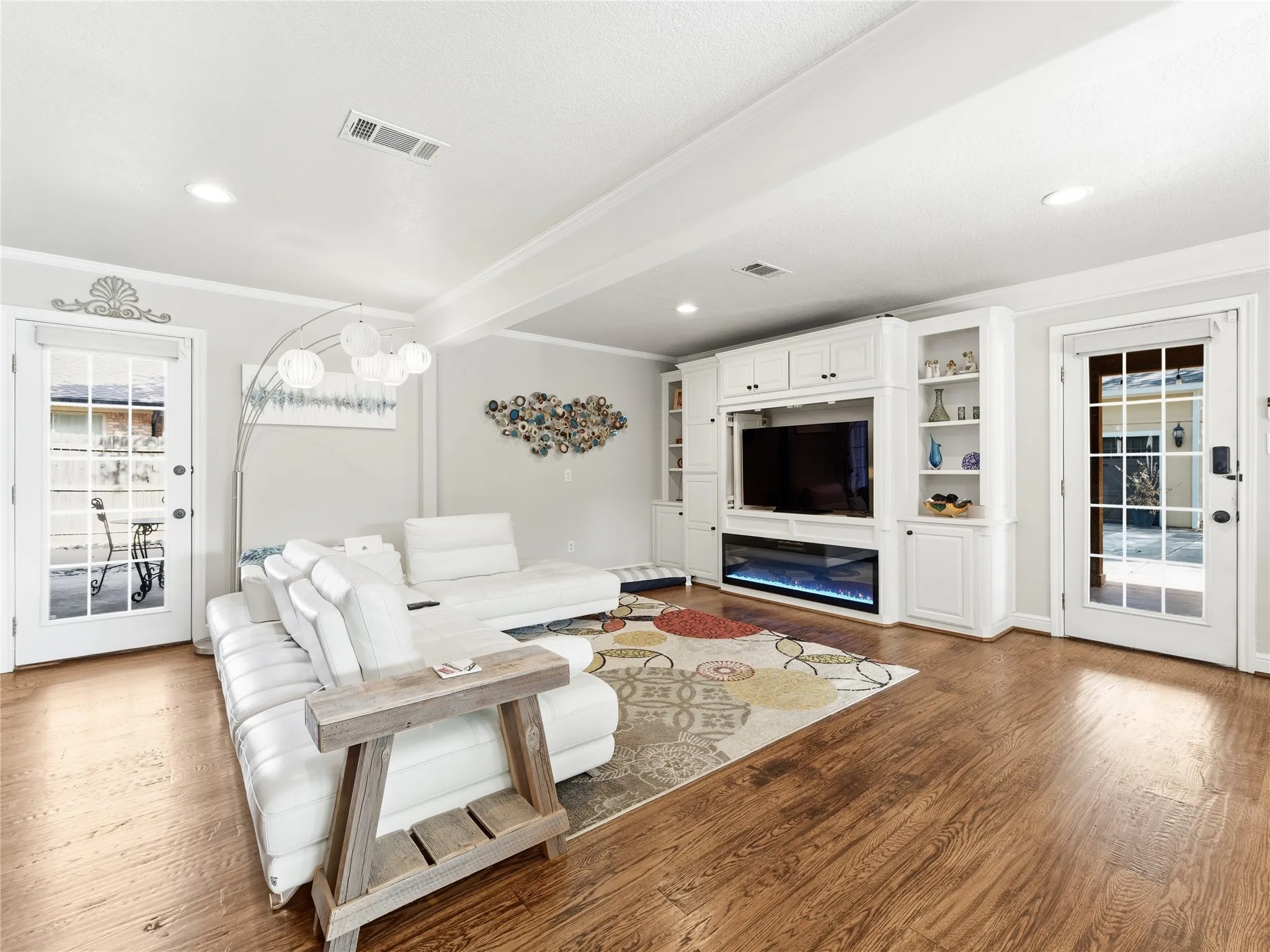Single Family Residence For Sale in Tarrant County , 3410 Country Club Road, Pantego, Texas 76013, 5 Bedroom, 4 Bathroom, 3 Garage spaces, 3,384 Sqft, built in 1969, mls#21327801, Real Estate Agent in Pantego, Homes For Sale in Tarrant county, Homes For Sale in Pantego, Realtor in Pantego Texas, Real Estate Brokerage Independent Realty Texas, Luminita Cordes Realtor