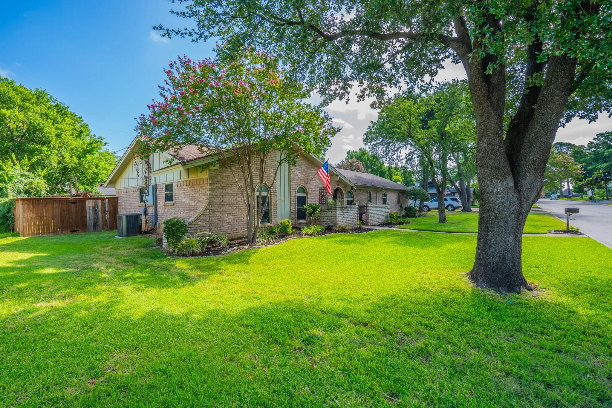 Single Family Residence For Sale in Tarrant County , 608 Field Street, Colleyville, Texas 76034, 5 Bedroom, 3 Bathroom, 2 Garage spaces, 2,246 Sqft, built in 1972, mls#21328424, Real Estate Agent in Colleyville, Homes For Sale in Tarrant county, Homes For Sale in Colleyville, Realtor in Colleyville Texas, Real Estate Brokerage Independent Realty Texas, Luminita Cordes Realtor
