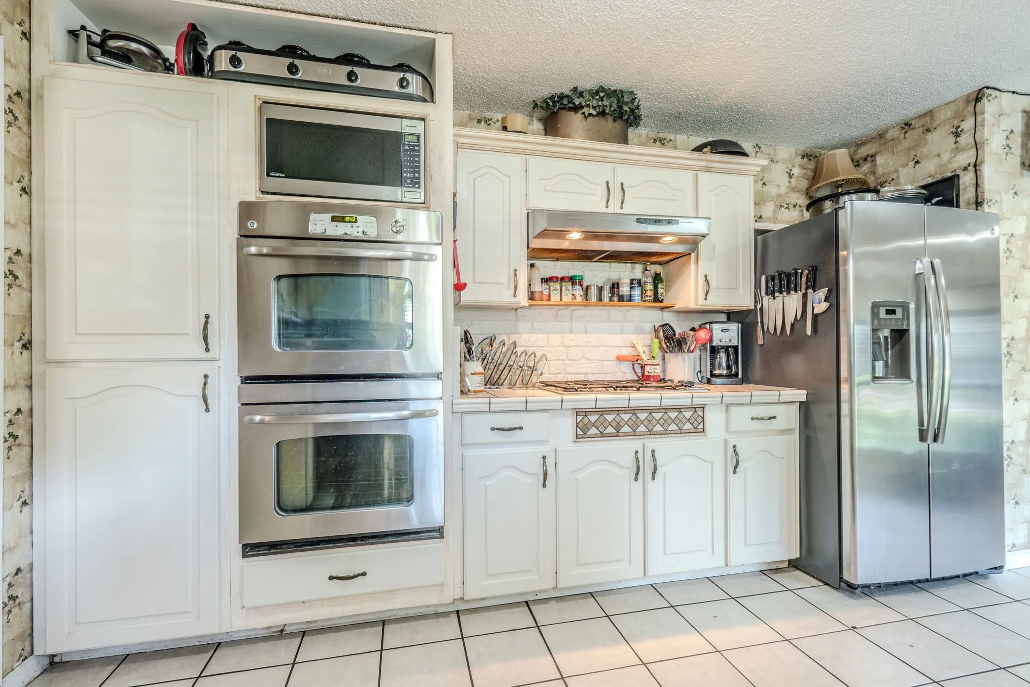 Single Family Residence For Sale in Tarrant County , 608 Field Street, Colleyville, Texas 76034, 5 Bedroom, 3 Bathroom, 2 Garage spaces, 2,246 Sqft, built in 1972, mls#21328424, Real Estate Agent in Colleyville, Homes For Sale in Tarrant county, Homes For Sale in Colleyville, Realtor in Colleyville Texas, Real Estate Brokerage Independent Realty Texas, Luminita Cordes Realtor