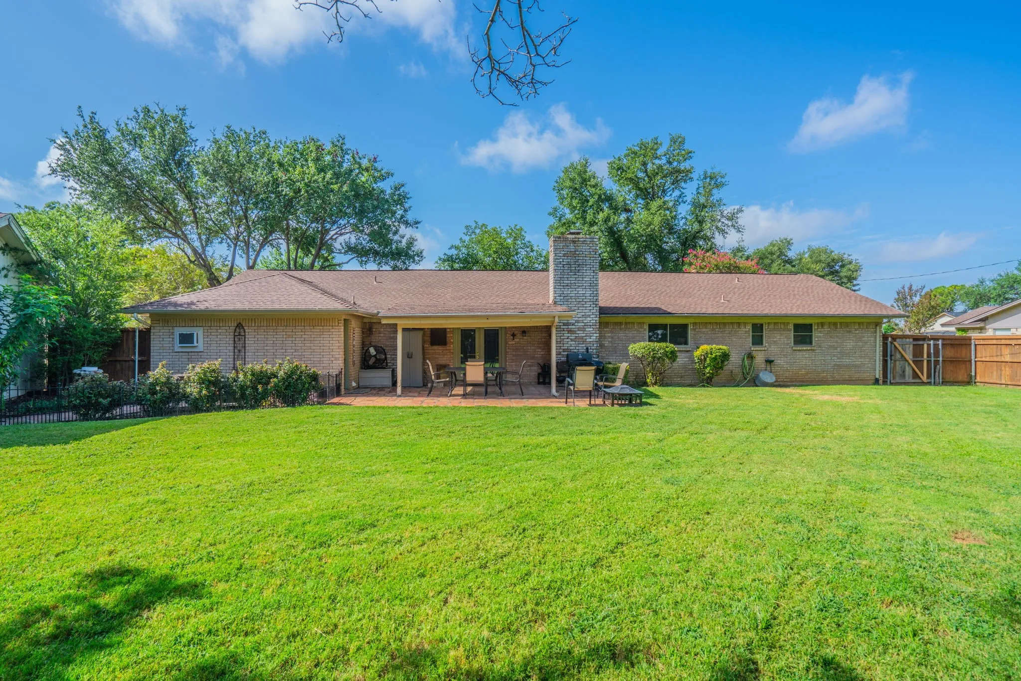 Single Family Residence For Sale in Tarrant County , 608 Field Street, Colleyville, Texas 76034, 5 Bedroom, 3 Bathroom, 2 Garage spaces, 2,246 Sqft, built in 1972, mls#21328424, Real Estate Agent in Colleyville, Homes For Sale in Tarrant county, Homes For Sale in Colleyville, Realtor in Colleyville Texas, Real Estate Brokerage Independent Realty Texas, Luminita Cordes Realtor
