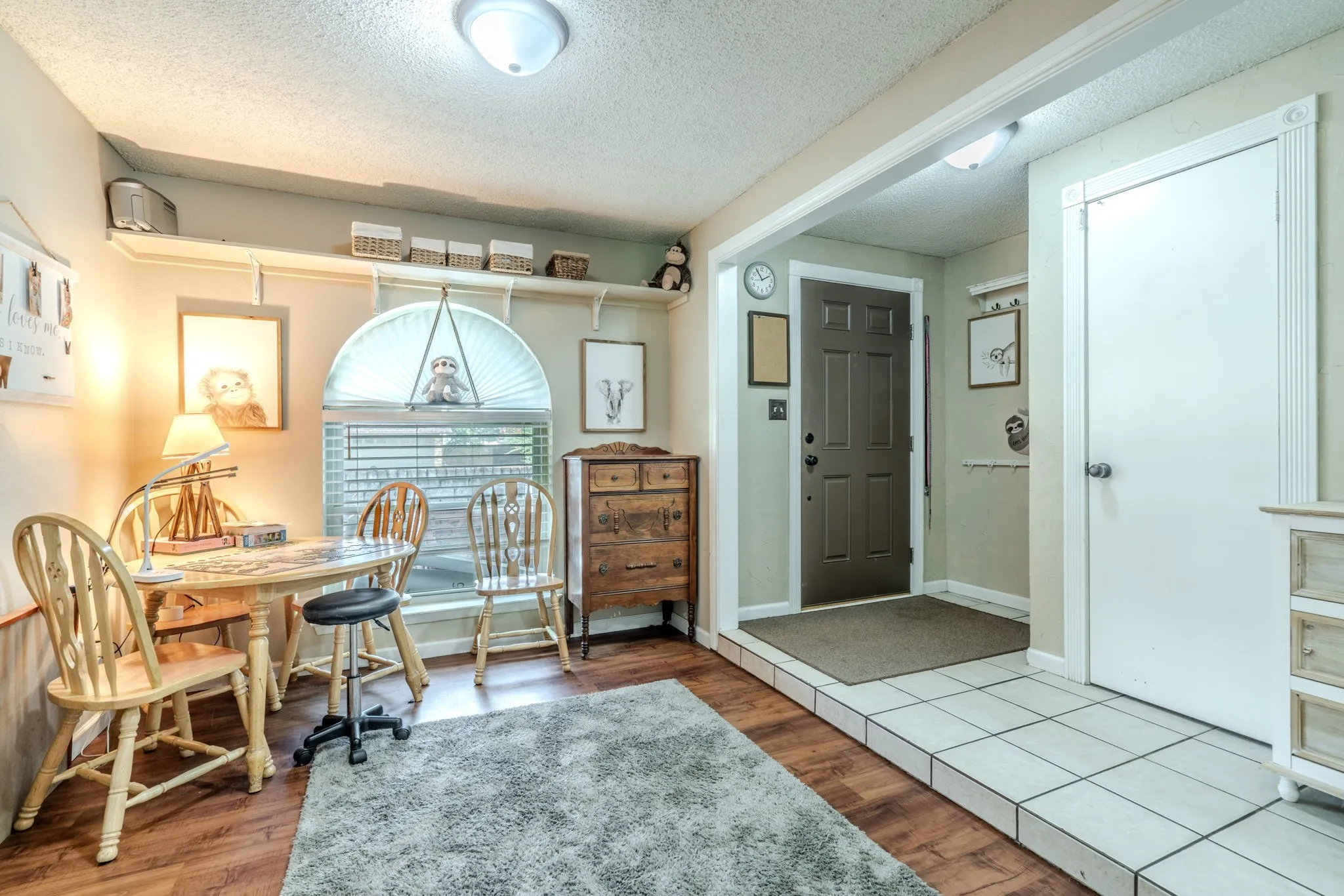 Single Family Residence For Sale in Tarrant County , 608 Field Street, Colleyville, Texas 76034, 5 Bedroom, 3 Bathroom, 2 Garage spaces, 2,246 Sqft, built in 1972, mls#21328424, Real Estate Agent in Colleyville, Homes For Sale in Tarrant county, Homes For Sale in Colleyville, Realtor in Colleyville Texas, Real Estate Brokerage Independent Realty Texas, Luminita Cordes Realtor