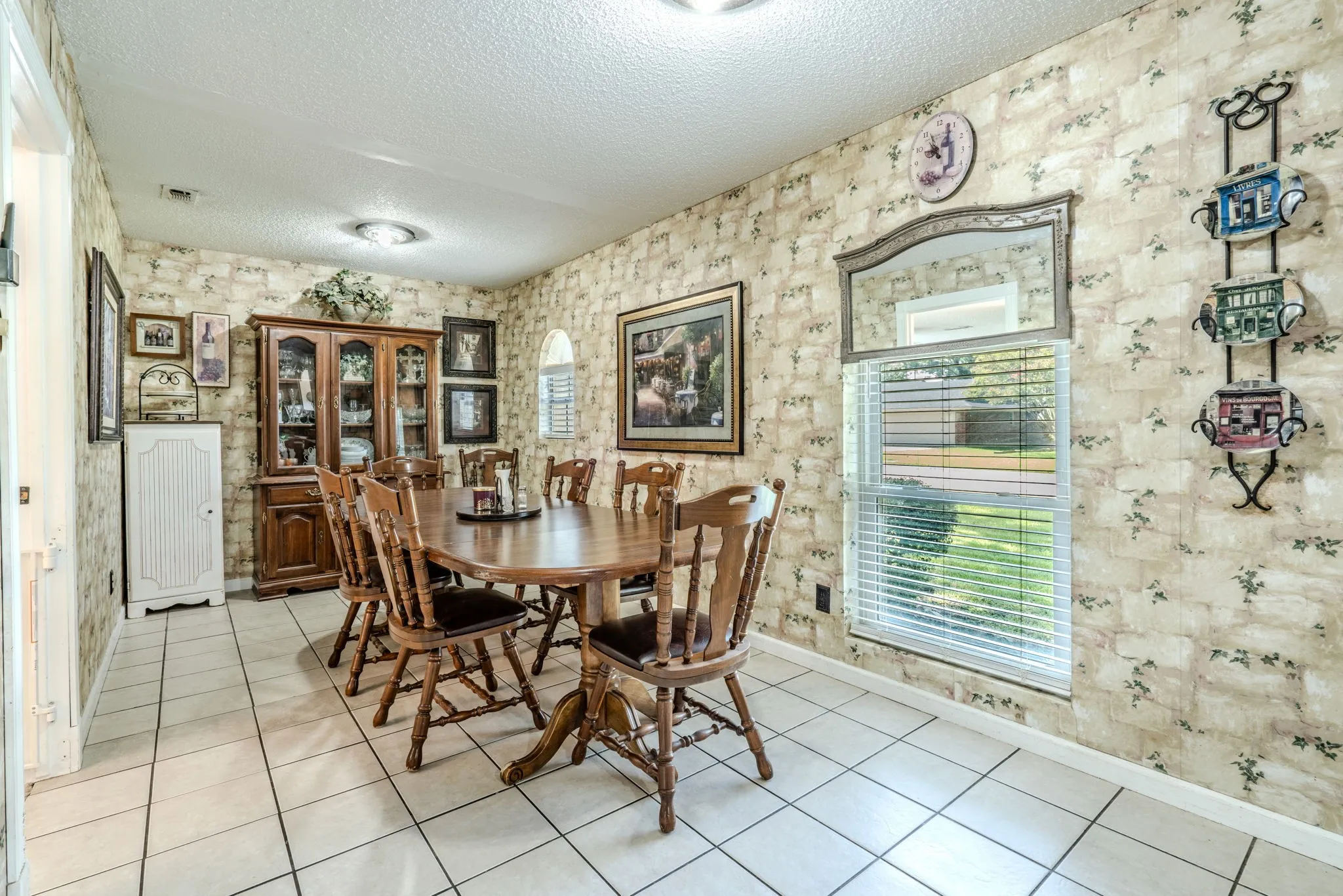 Single Family Residence For Sale in Tarrant County , 608 Field Street, Colleyville, Texas 76034, 5 Bedroom, 3 Bathroom, 2 Garage spaces, 2,246 Sqft, built in 1972, mls#21328424, Real Estate Agent in Colleyville, Homes For Sale in Tarrant county, Homes For Sale in Colleyville, Realtor in Colleyville Texas, Real Estate Brokerage Independent Realty Texas, Luminita Cordes Realtor