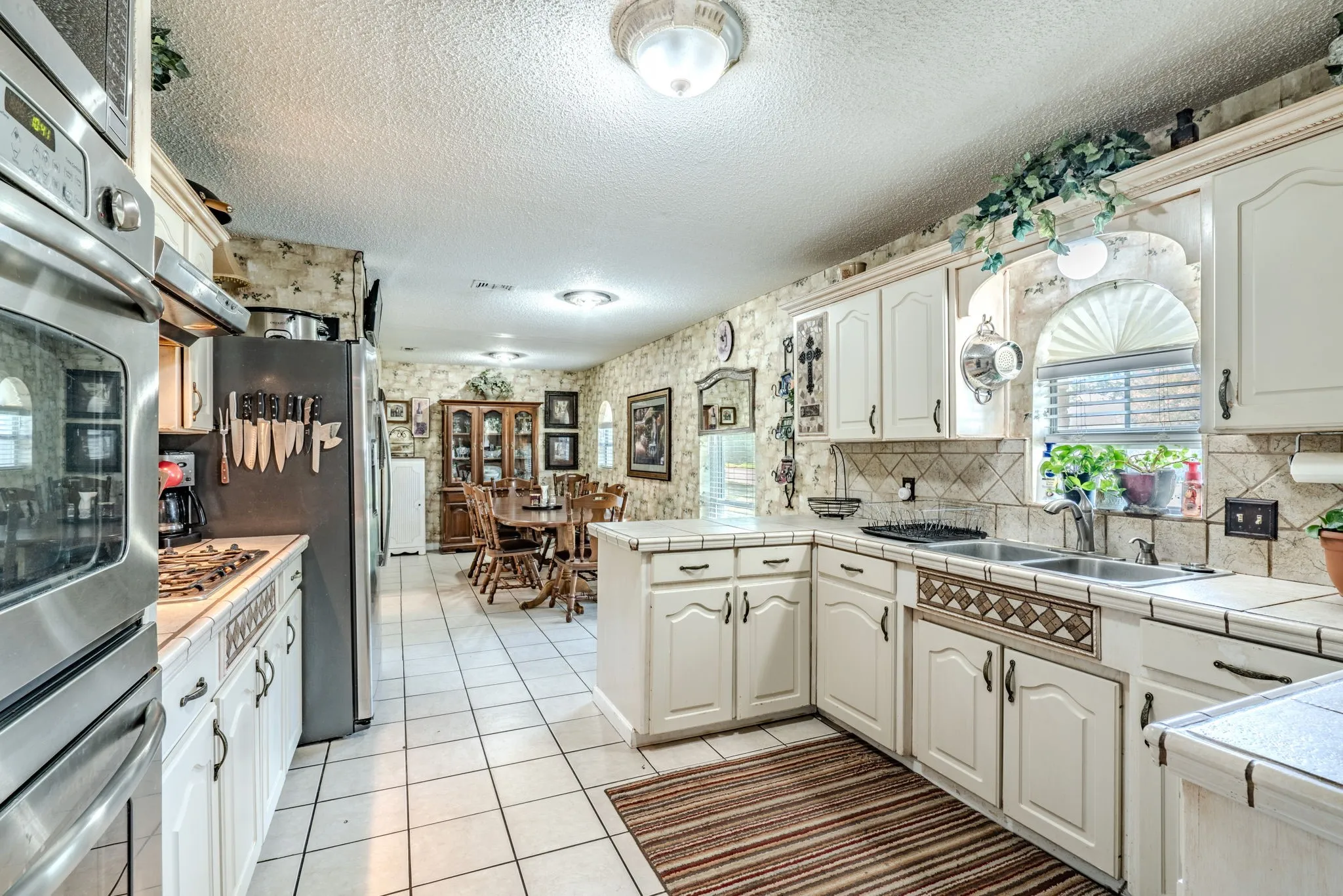 Single Family Residence For Sale in Tarrant County , 608 Field Street, Colleyville, Texas 76034, 5 Bedroom, 3 Bathroom, 2 Garage spaces, 2,246 Sqft, built in 1972, mls#21328424, Real Estate Agent in Colleyville, Homes For Sale in Tarrant county, Homes For Sale in Colleyville, Realtor in Colleyville Texas, Real Estate Brokerage Independent Realty Texas, Luminita Cordes Realtor