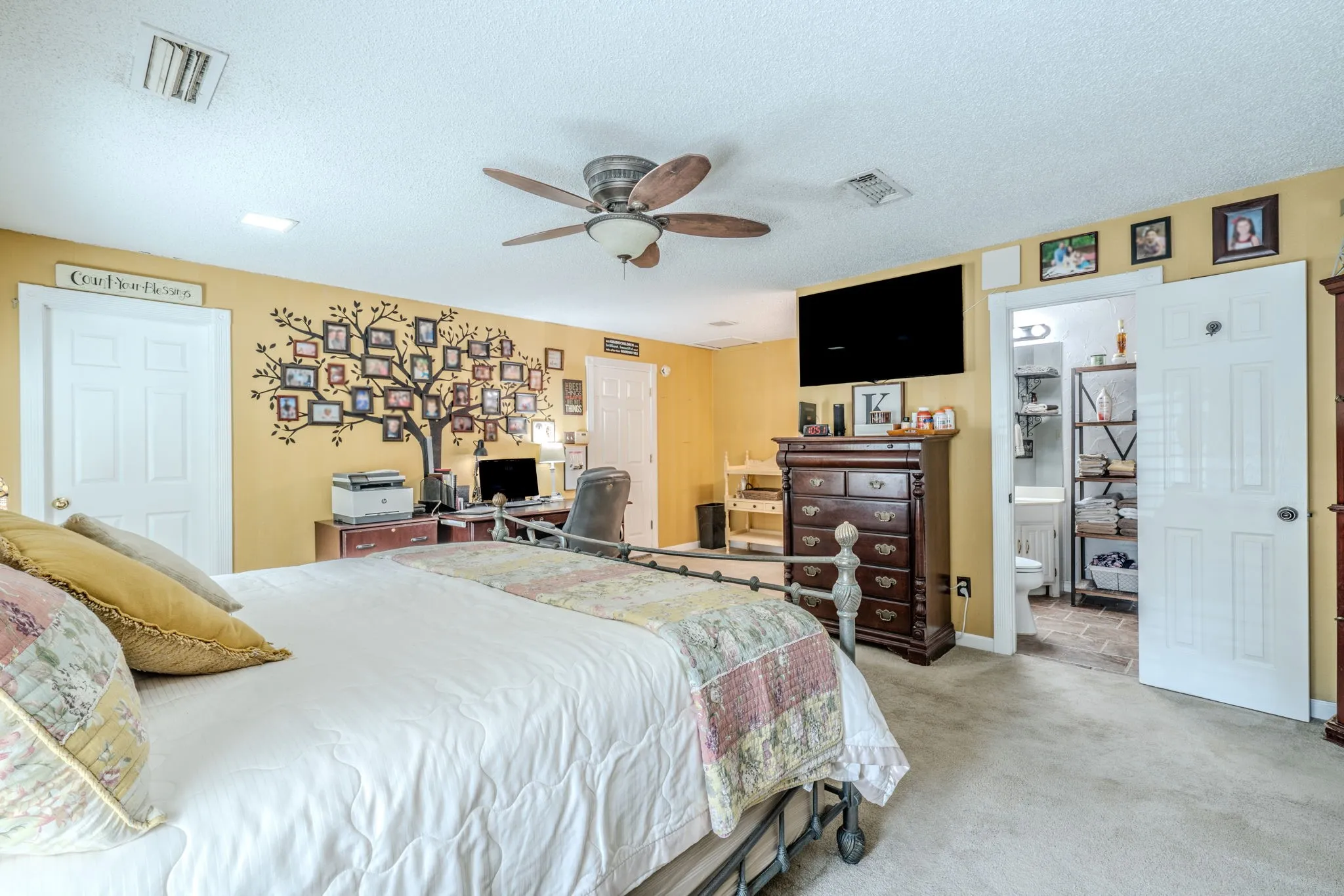 Single Family Residence For Sale in Tarrant County , 608 Field Street, Colleyville, Texas 76034, 5 Bedroom, 3 Bathroom, 2 Garage spaces, 2,246 Sqft, built in 1972, mls#21328424, Real Estate Agent in Colleyville, Homes For Sale in Tarrant county, Homes For Sale in Colleyville, Realtor in Colleyville Texas, Real Estate Brokerage Independent Realty Texas, Luminita Cordes Realtor