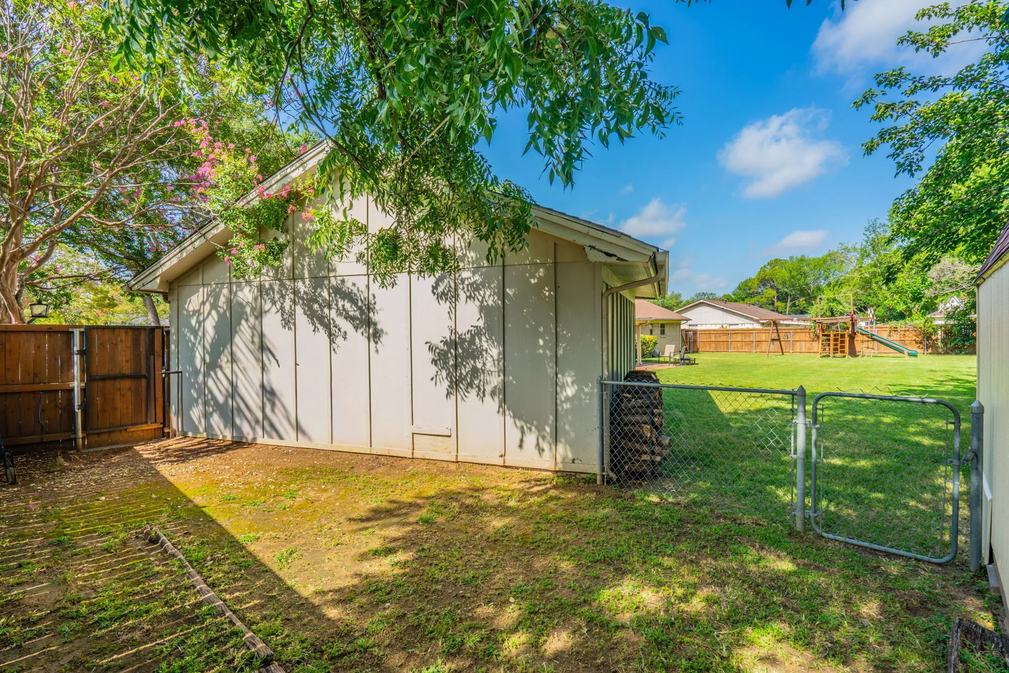 Single Family Residence For Sale in Tarrant County , 608 Field Street, Colleyville, Texas 76034, 5 Bedroom, 3 Bathroom, 2 Garage spaces, 2,246 Sqft, built in 1972, mls#21328424, Real Estate Agent in Colleyville, Homes For Sale in Tarrant county, Homes For Sale in Colleyville, Realtor in Colleyville Texas, Real Estate Brokerage Independent Realty Texas, Luminita Cordes Realtor