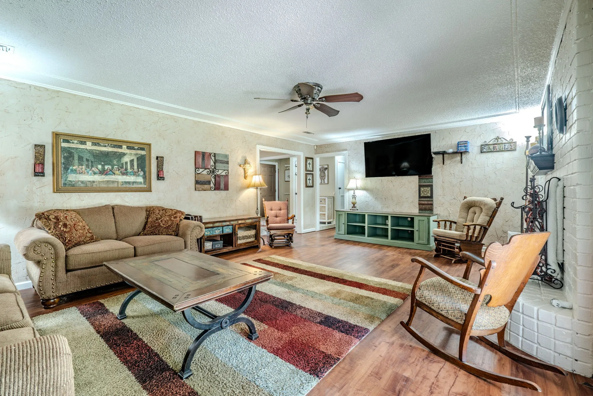 Single Family Residence For Sale in Tarrant County , 608 Field Street, Colleyville, Texas 76034, 5 Bedroom, 3 Bathroom, 2 Garage spaces, 2,246 Sqft, built in 1972, mls#21328424, Real Estate Agent in Colleyville, Homes For Sale in Tarrant county, Homes For Sale in Colleyville, Realtor in Colleyville Texas, Real Estate Brokerage Independent Realty Texas, Luminita Cordes Realtor