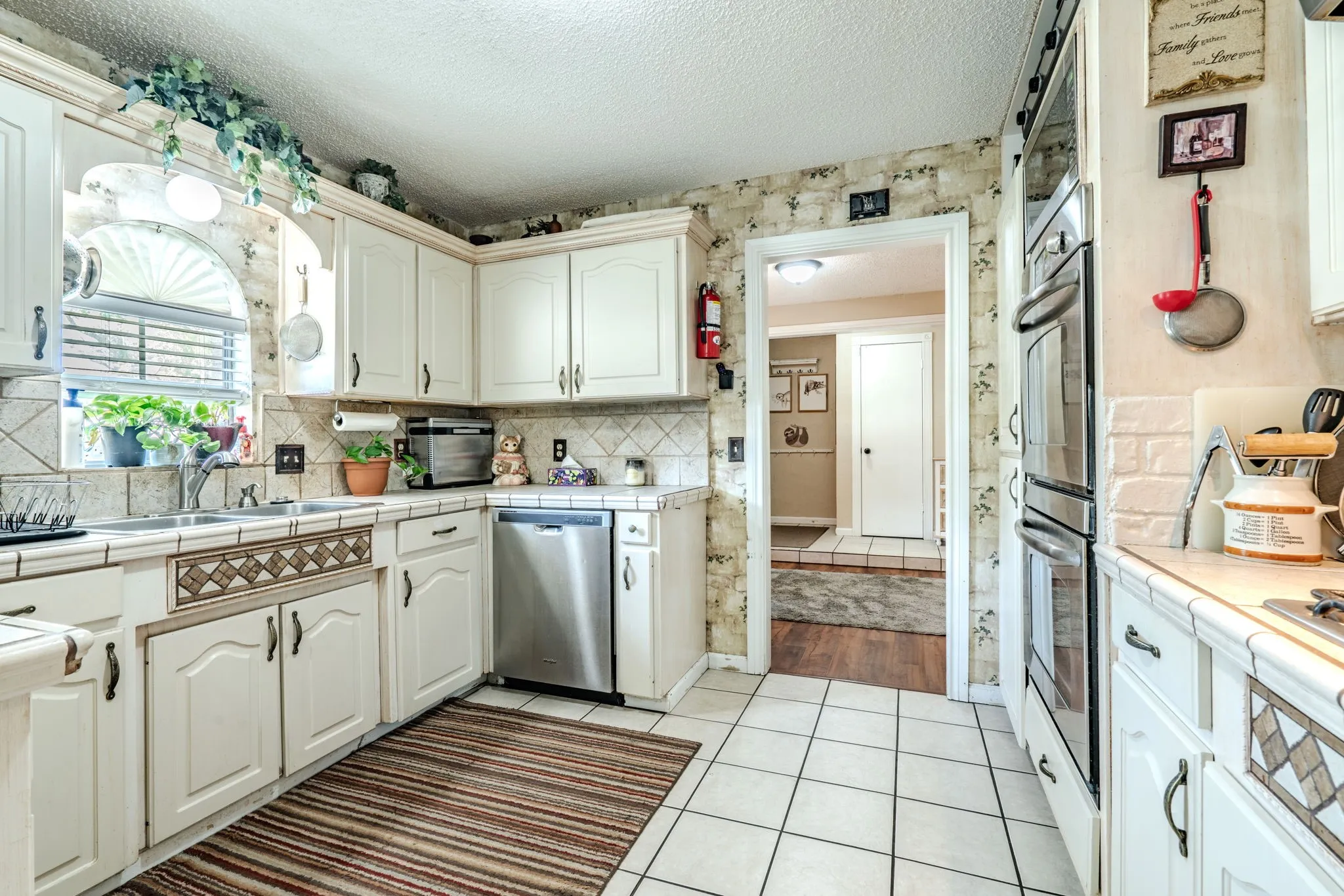 Single Family Residence For Sale in Tarrant County , 608 Field Street, Colleyville, Texas 76034, 5 Bedroom, 3 Bathroom, 2 Garage spaces, 2,246 Sqft, built in 1972, mls#21328424, Real Estate Agent in Colleyville, Homes For Sale in Tarrant county, Homes For Sale in Colleyville, Realtor in Colleyville Texas, Real Estate Brokerage Independent Realty Texas, Luminita Cordes Realtor