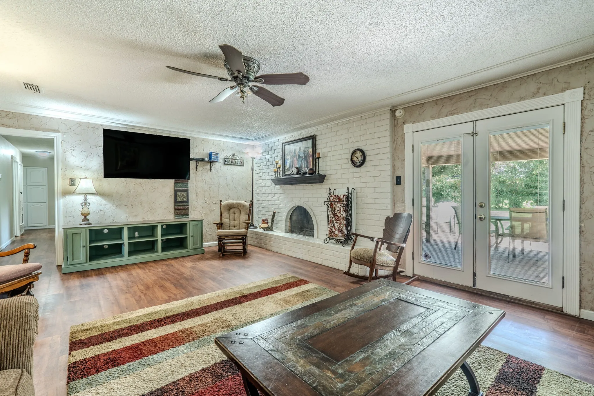 Single Family Residence For Sale in Tarrant County , 608 Field Street, Colleyville, Texas 76034, 5 Bedroom, 3 Bathroom, 2 Garage spaces, 2,246 Sqft, built in 1972, mls#21328424, Real Estate Agent in Colleyville, Homes For Sale in Tarrant county, Homes For Sale in Colleyville, Realtor in Colleyville Texas, Real Estate Brokerage Independent Realty Texas, Luminita Cordes Realtor