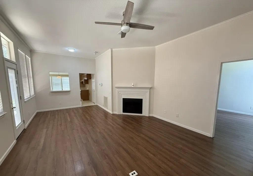 Single Family Residence For Sale in Denton County , 1338 Overlook Drive, Lewisville, Texas 75067, 3 Bedroom, 2 Bathroom, 2 Garage spaces, 1,333 Sqft, built in 1990, mls#21328425, Real Estate Agent in Lewisville, Homes For Sale in Denton county, Homes For Sale in Lewisville, Realtor in Lewisville Texas, Real Estate Brokerage Independent Realty Texas, Luminita Cordes Realtor