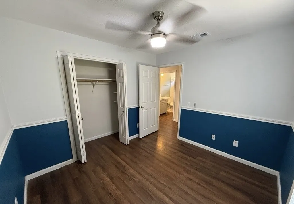 Single Family Residence For Sale in Denton County , 1338 Overlook Drive, Lewisville, Texas 75067, 3 Bedroom, 2 Bathroom, 2 Garage spaces, 1,333 Sqft, built in 1990, mls#21328425, Real Estate Agent in Lewisville, Homes For Sale in Denton county, Homes For Sale in Lewisville, Realtor in Lewisville Texas, Real Estate Brokerage Independent Realty Texas, Luminita Cordes Realtor
