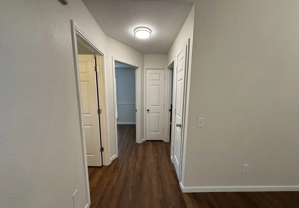 Single Family Residence For Sale in Denton County , 1338 Overlook Drive, Lewisville, Texas 75067, 3 Bedroom, 2 Bathroom, 2 Garage spaces, 1,333 Sqft, built in 1990, mls#21328425, Real Estate Agent in Lewisville, Homes For Sale in Denton county, Homes For Sale in Lewisville, Realtor in Lewisville Texas, Real Estate Brokerage Independent Realty Texas, Luminita Cordes Realtor