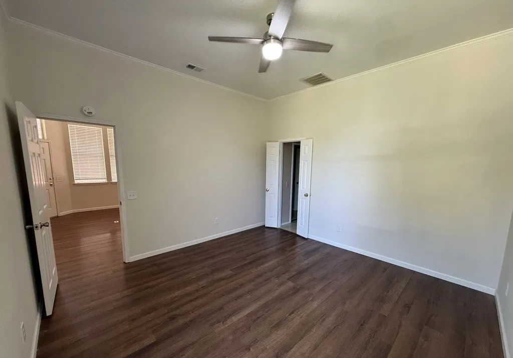 Single Family Residence For Sale in Denton County , 1338 Overlook Drive, Lewisville, Texas 75067, 3 Bedroom, 2 Bathroom, 2 Garage spaces, 1,333 Sqft, built in 1990, mls#21328425, Real Estate Agent in Lewisville, Homes For Sale in Denton county, Homes For Sale in Lewisville, Realtor in Lewisville Texas, Real Estate Brokerage Independent Realty Texas, Luminita Cordes Realtor