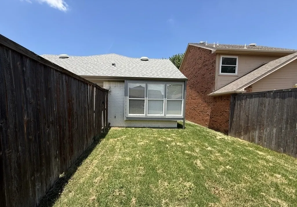 Single Family Residence For Sale in Denton County , 1338 Overlook Drive, Lewisville, Texas 75067, 3 Bedroom, 2 Bathroom, 2 Garage spaces, 1,333 Sqft, built in 1990, mls#21328425, Real Estate Agent in Lewisville, Homes For Sale in Denton county, Homes For Sale in Lewisville, Realtor in Lewisville Texas, Real Estate Brokerage Independent Realty Texas, Luminita Cordes Realtor