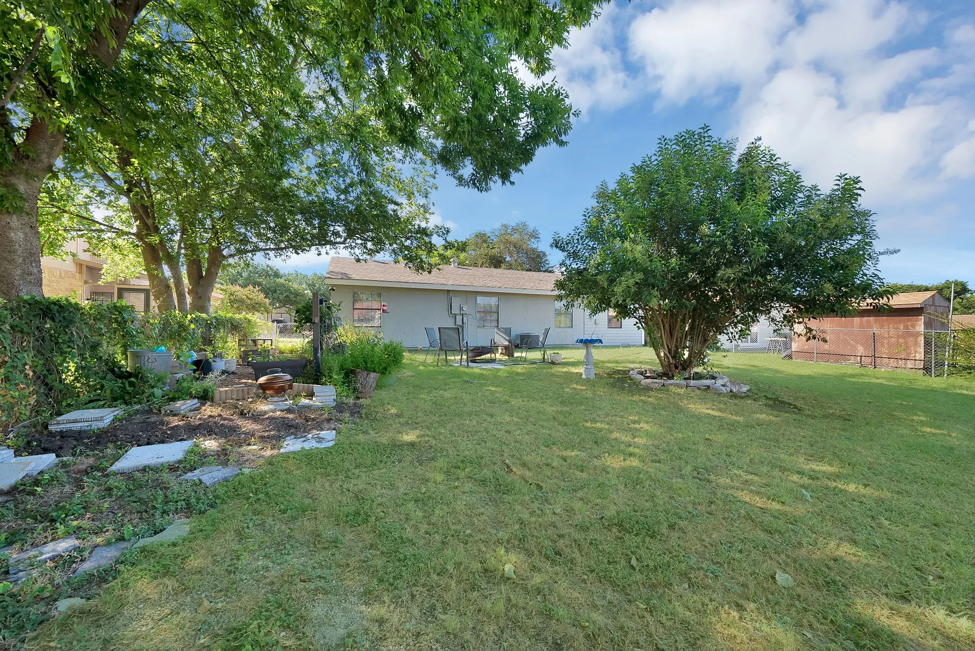 Single Family Residence For Sale in Dallas County , 9519 County View Road, Dallas, Texas 75249, 5 Bedroom, 2 Bathroom, 1 Garage spaces, 1,408 Sqft, built in 1981, mls#21328428, Real Estate Agent in Dallas, Homes For Sale in Dallas county, Homes For Sale in Dallas, Realtor in Dallas Texas, Real Estate Brokerage Independent Realty Texas, Luminita Cordes Realtor
