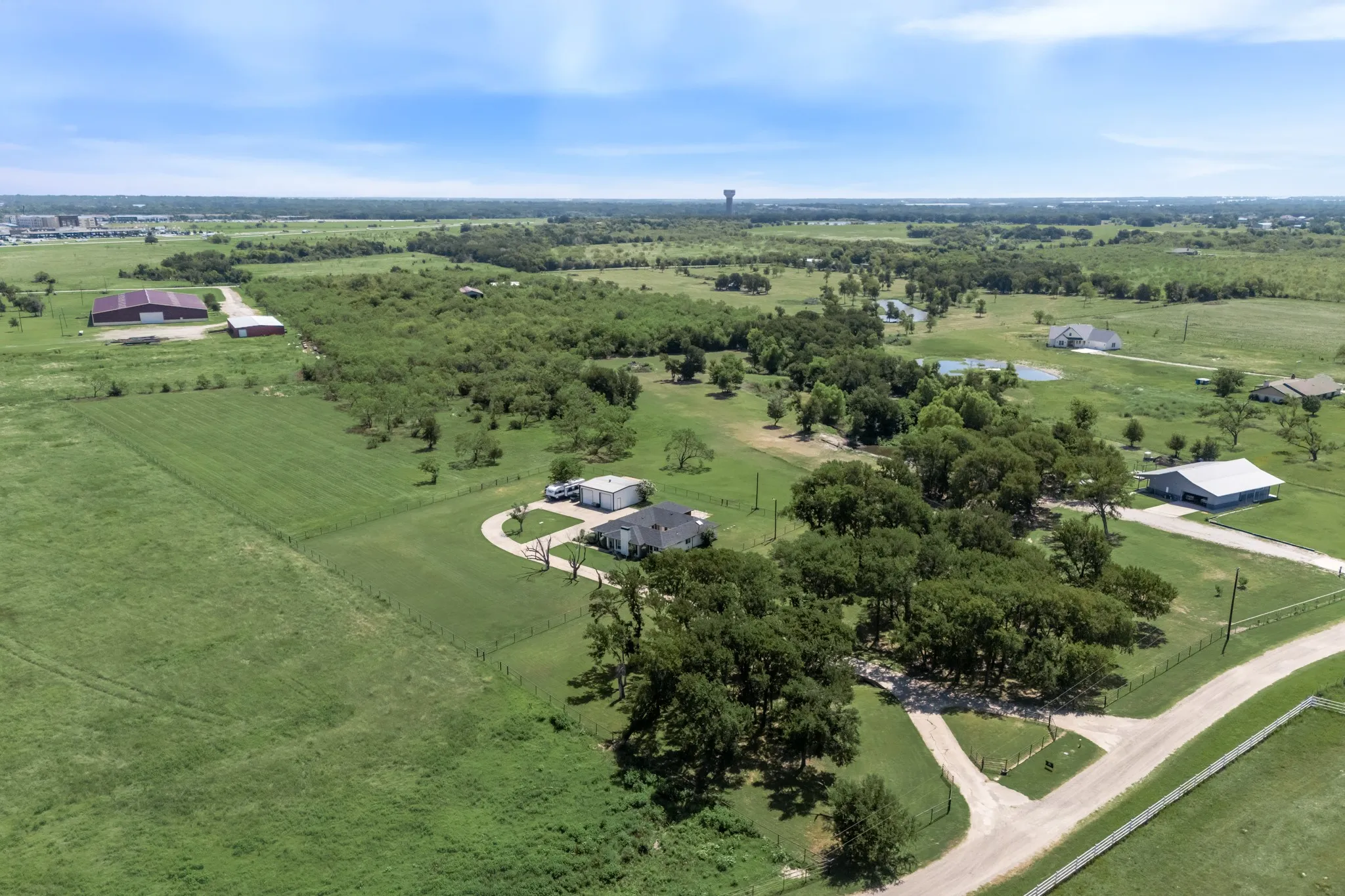 Single Family Residence For Sale in Kaufman County , 1301 Davis Lane, Terrell, Texas 75160, 3 Bedroom, 3 Bathroom, 2 Garage spaces, 2,285 Sqft, built in 1984, mls#21326104, Real Estate Agent in Terrell, Homes For Sale in Kaufman county, Homes For Sale in Terrell, Realtor in Terrell Texas, Real Estate Brokerage Independent Realty Texas, Luminita Cordes Realtor