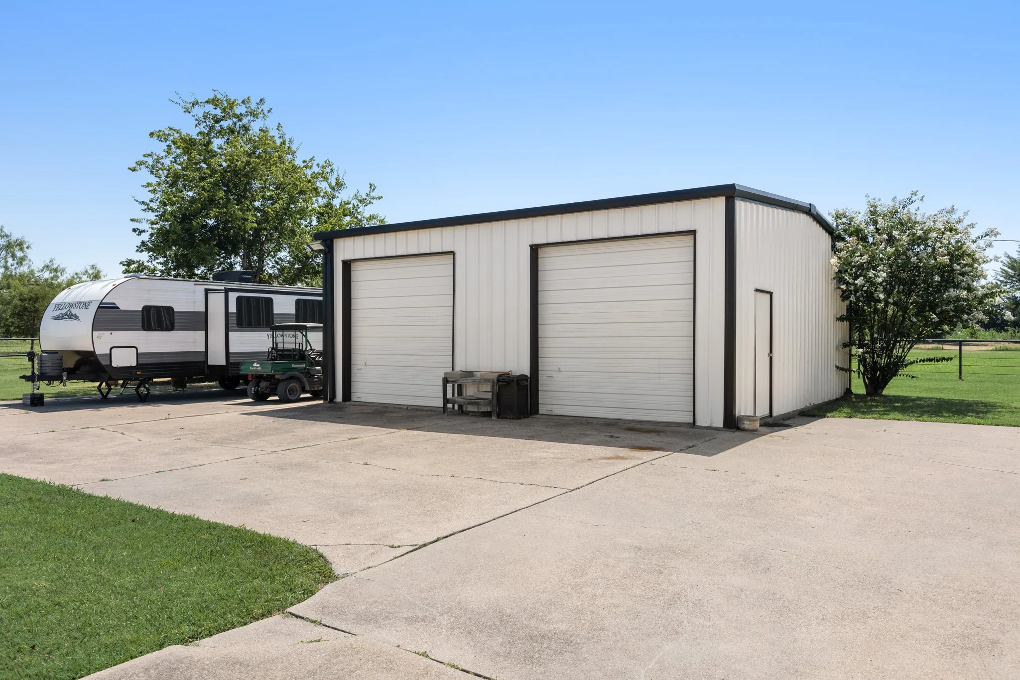 Single Family Residence For Sale in Kaufman County , 1301 Davis Lane, Terrell, Texas 75160, 3 Bedroom, 3 Bathroom, 2 Garage spaces, 2,285 Sqft, built in 1984, mls#21326104, Real Estate Agent in Terrell, Homes For Sale in Kaufman county, Homes For Sale in Terrell, Realtor in Terrell Texas, Real Estate Brokerage Independent Realty Texas, Luminita Cordes Realtor