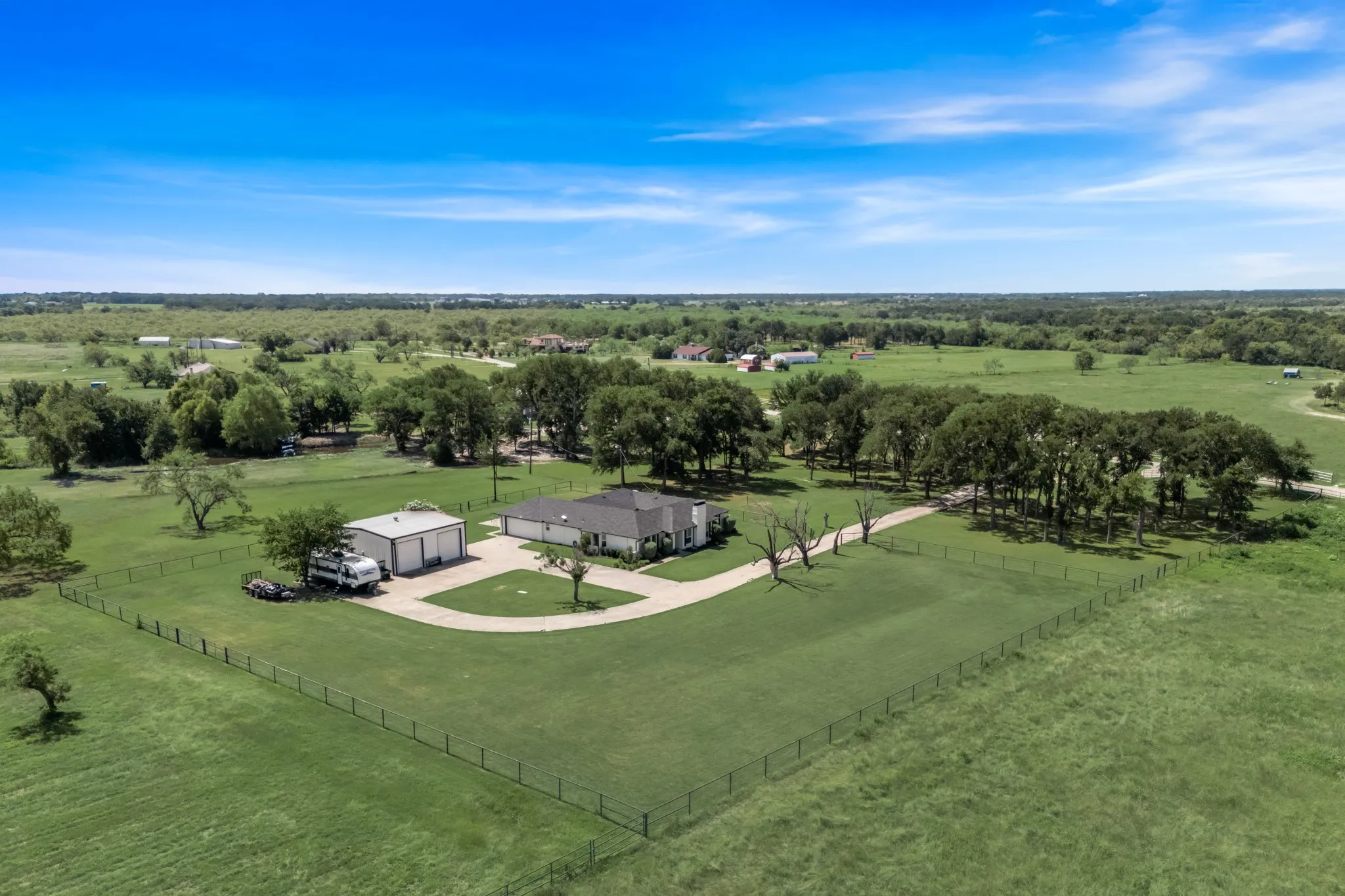 Single Family Residence For Sale in Kaufman County , 1301 Davis Lane, Terrell, Texas 75160, 3 Bedroom, 3 Bathroom, 2 Garage spaces, 2,285 Sqft, built in 1984, mls#21326104, Real Estate Agent in Terrell, Homes For Sale in Kaufman county, Homes For Sale in Terrell, Realtor in Terrell Texas, Real Estate Brokerage Independent Realty Texas, Luminita Cordes Realtor