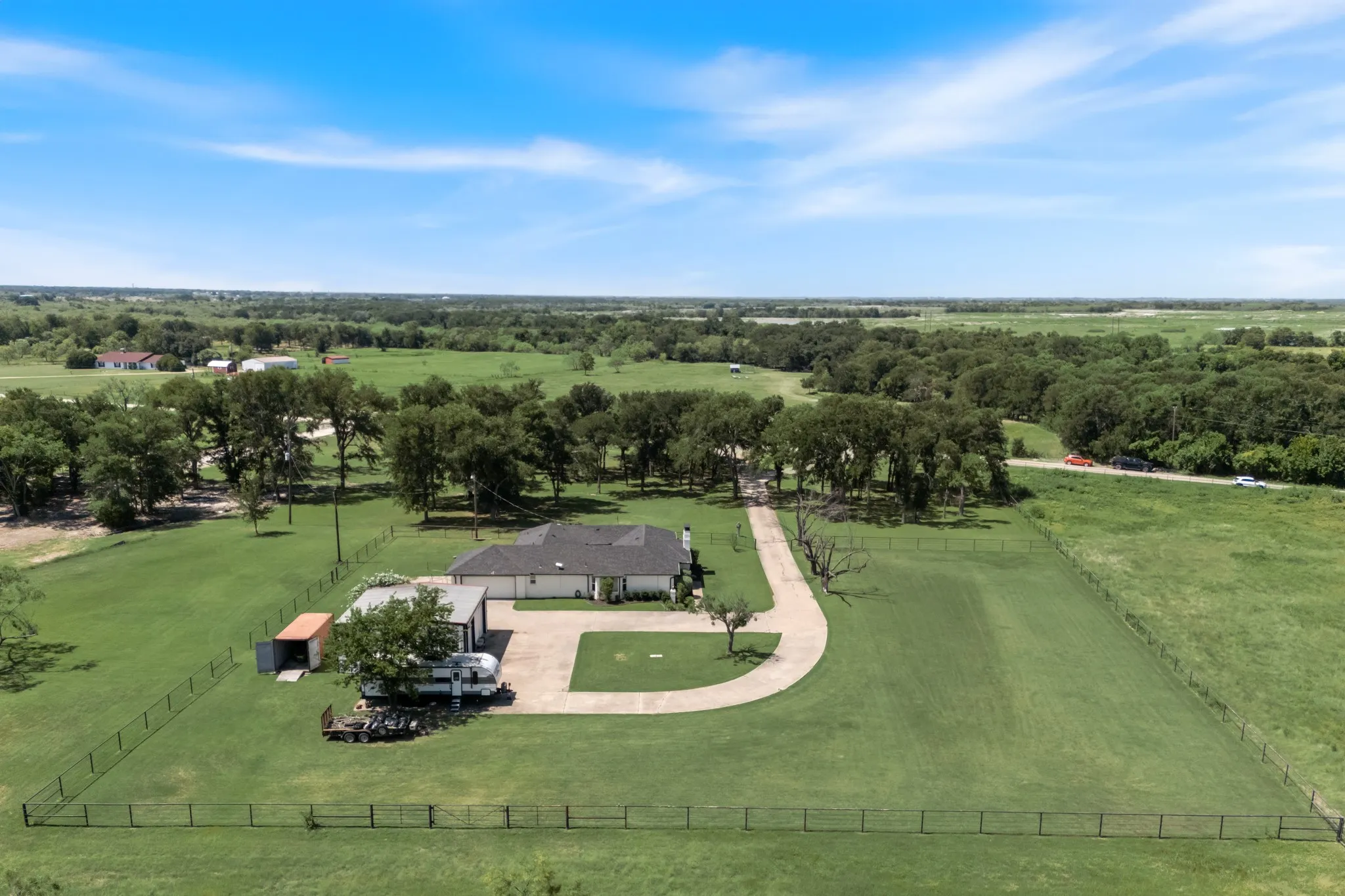 Single Family Residence For Sale in Kaufman County , 1301 Davis Lane, Terrell, Texas 75160, 3 Bedroom, 3 Bathroom, 2 Garage spaces, 2,285 Sqft, built in 1984, mls#21326104, Real Estate Agent in Terrell, Homes For Sale in Kaufman county, Homes For Sale in Terrell, Realtor in Terrell Texas, Real Estate Brokerage Independent Realty Texas, Luminita Cordes Realtor