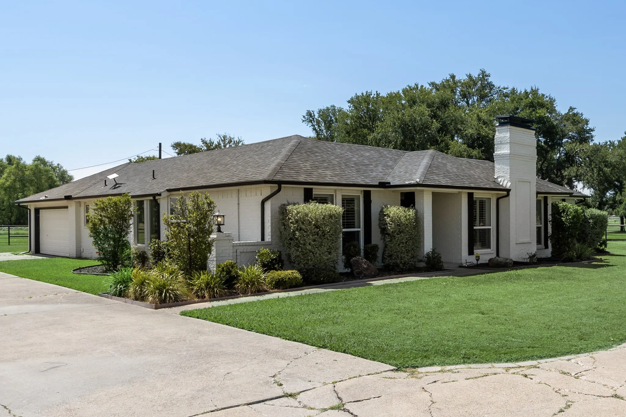 Single Family Residence For Sale in Kaufman County , 1301 Davis Lane, Terrell, Texas 75160, 3 Bedroom, 3 Bathroom, 2 Garage spaces, 2,285 Sqft, built in 1984, mls#21326104, Real Estate Agent in Terrell, Homes For Sale in Kaufman county, Homes For Sale in Terrell, Realtor in Terrell Texas, Real Estate Brokerage Independent Realty Texas, Luminita Cordes Realtor