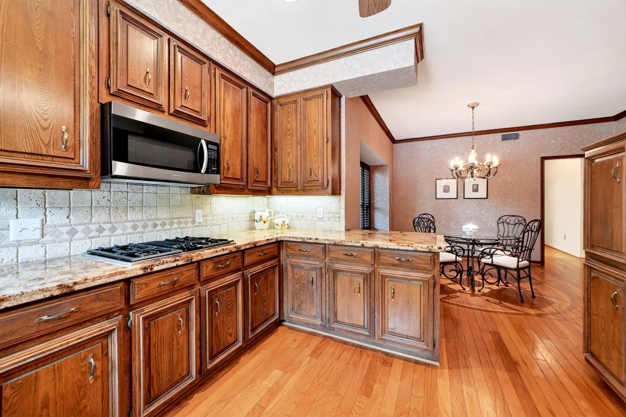 Gas cooktop