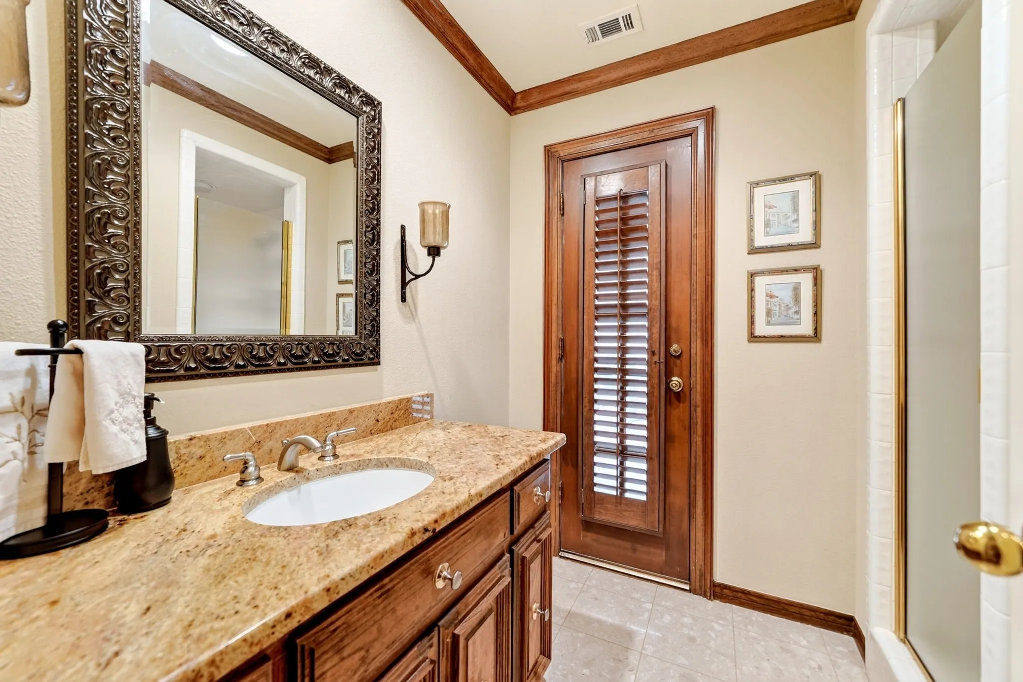 full bathroom that opens to pool