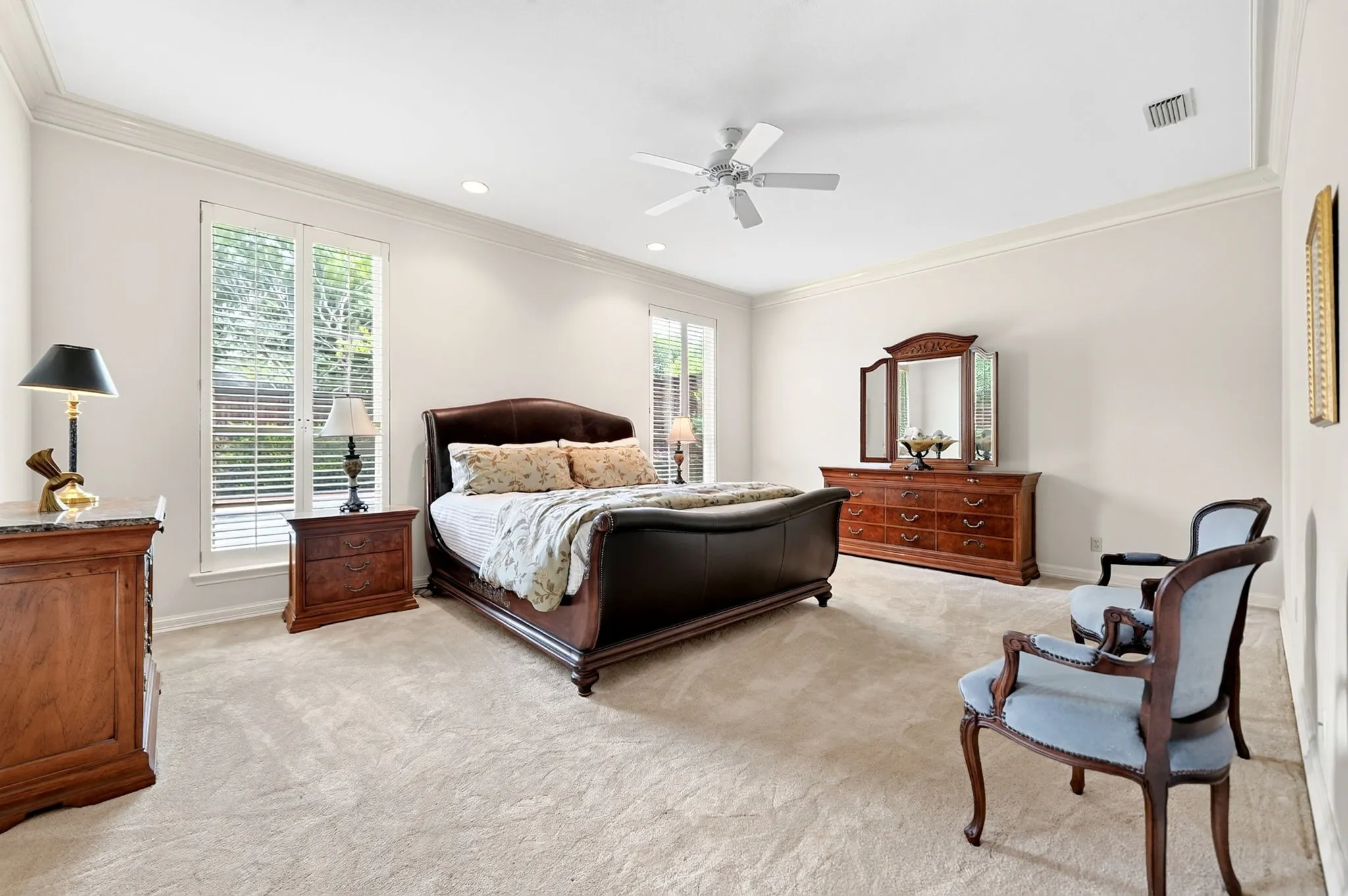 Huge primary bedrooom
