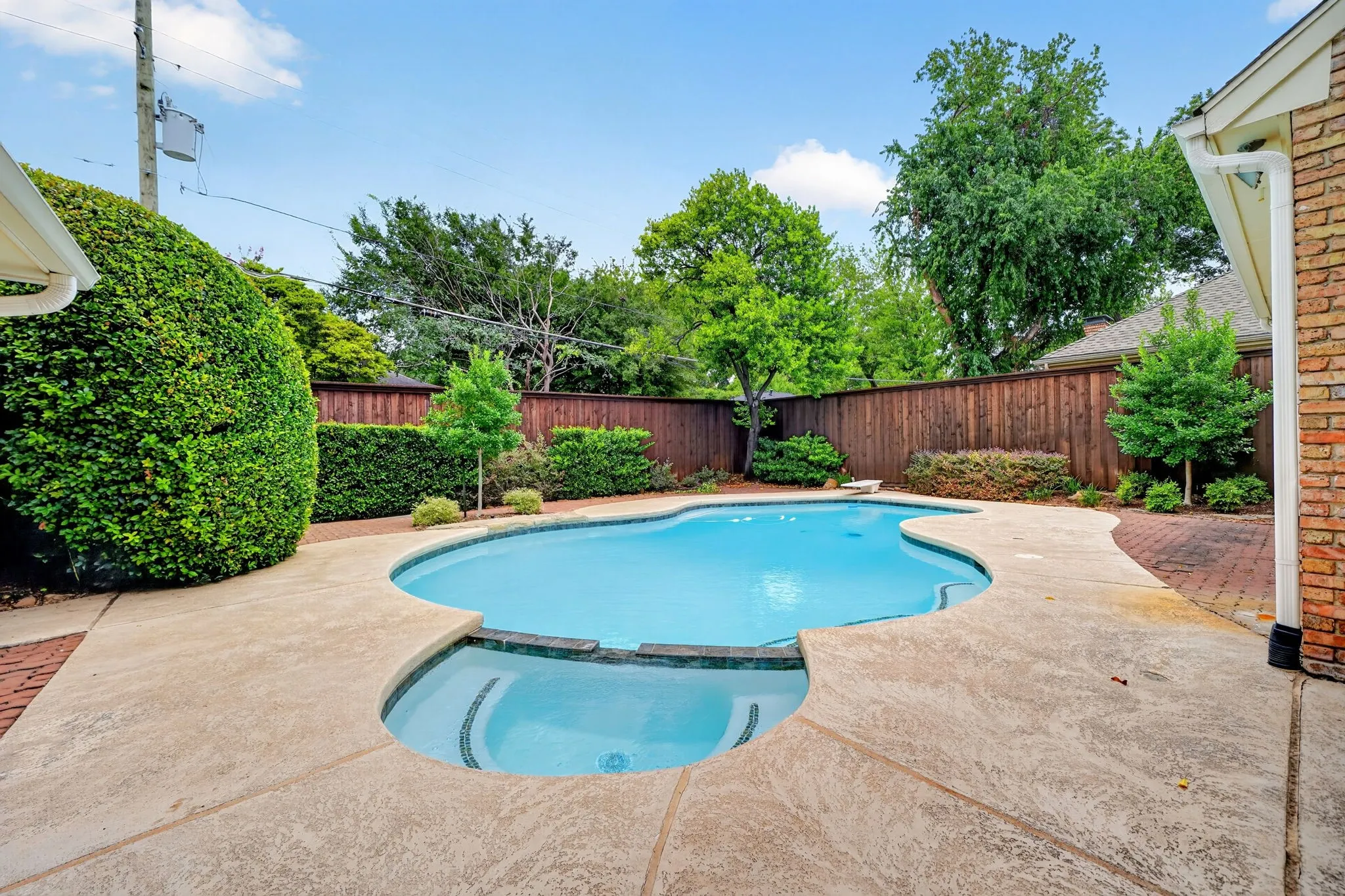 Single Family Residence For Sale in Collin County , 5901 Flintshire Lane, Dallas, Texas 75252, 4 Bedroom, 3 Bathroom, 3 Garage spaces, 3,485 Sqft, built in 1983, mls#21328433, Real Estate Agent in Dallas, Homes For Sale in Collin county, Homes For Sale in Dallas, Realtor in Dallas Texas, Real Estate Brokerage Independent Realty Texas, Luminita Cordes Realtor